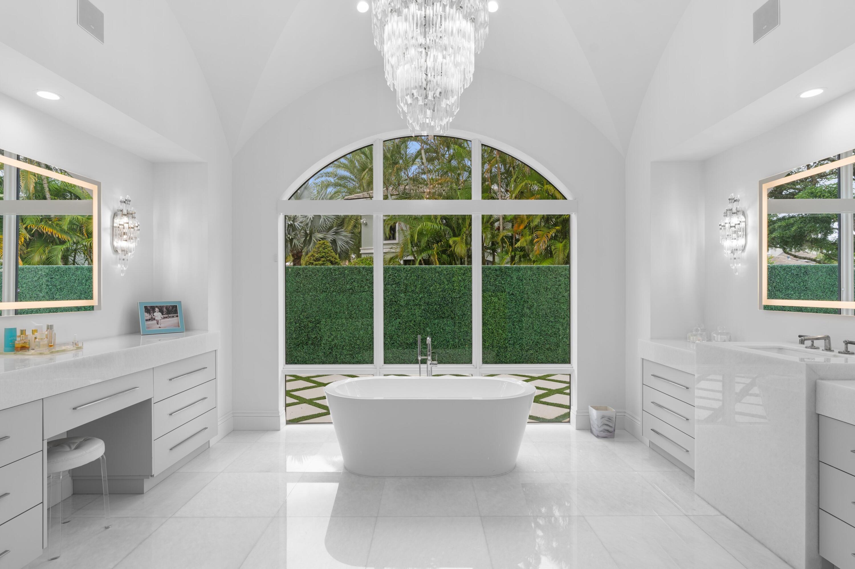 111 Via Palacio, Palm Beach Gardens FL 33418
