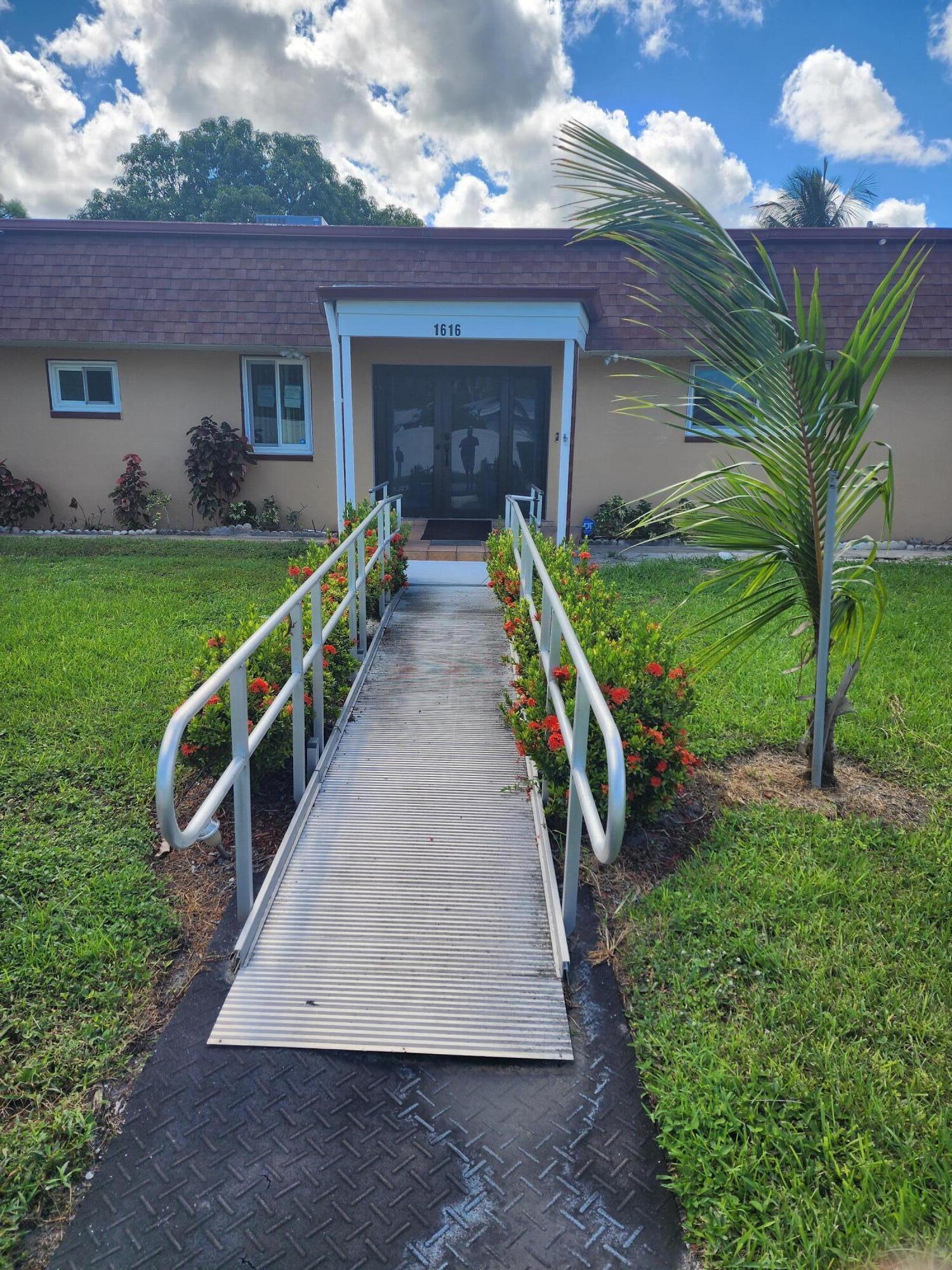 1616 Crandon, Mangonia Park FL 33407