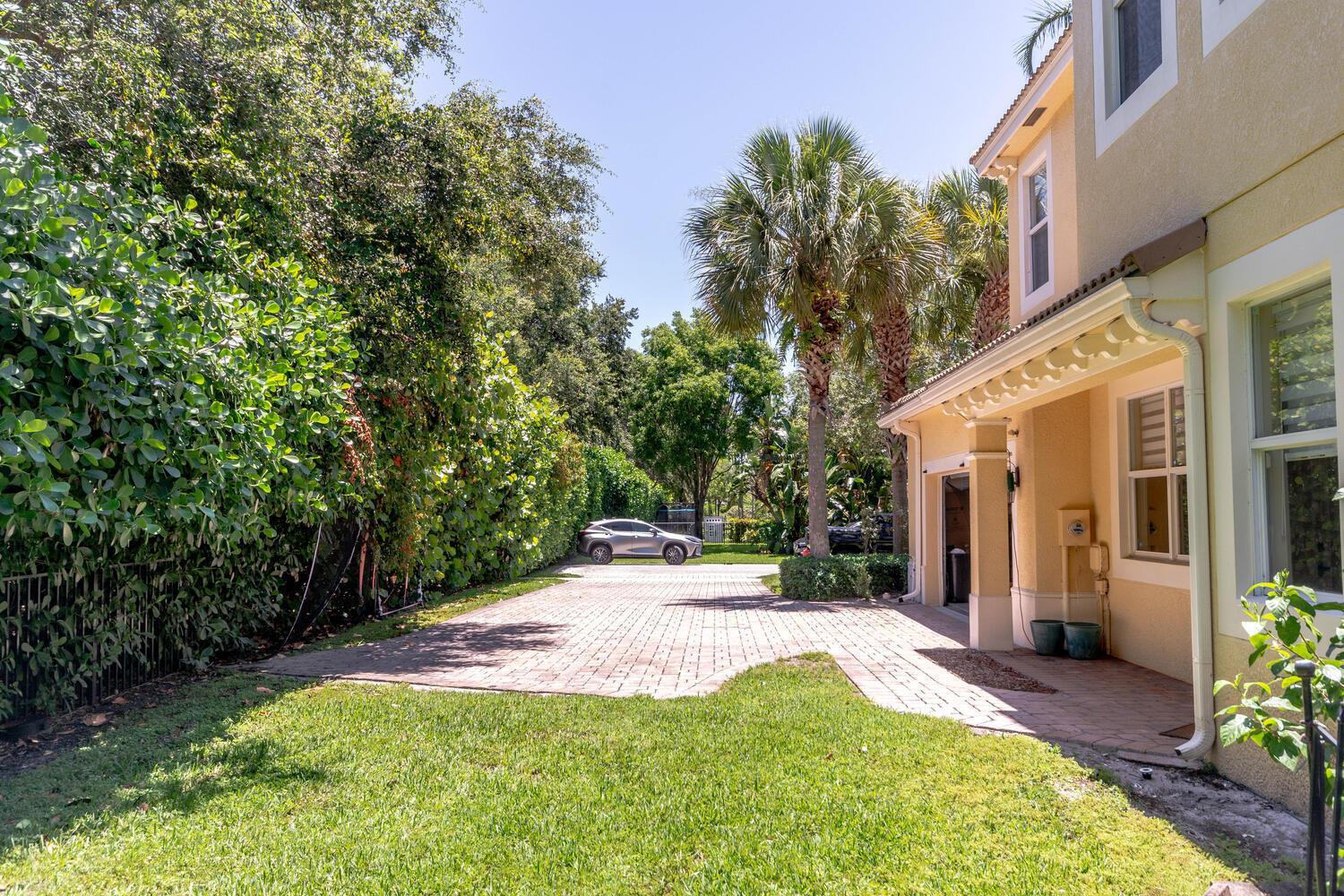 4655 Cadiz Circle, Palm Beach Gardens FL 33418