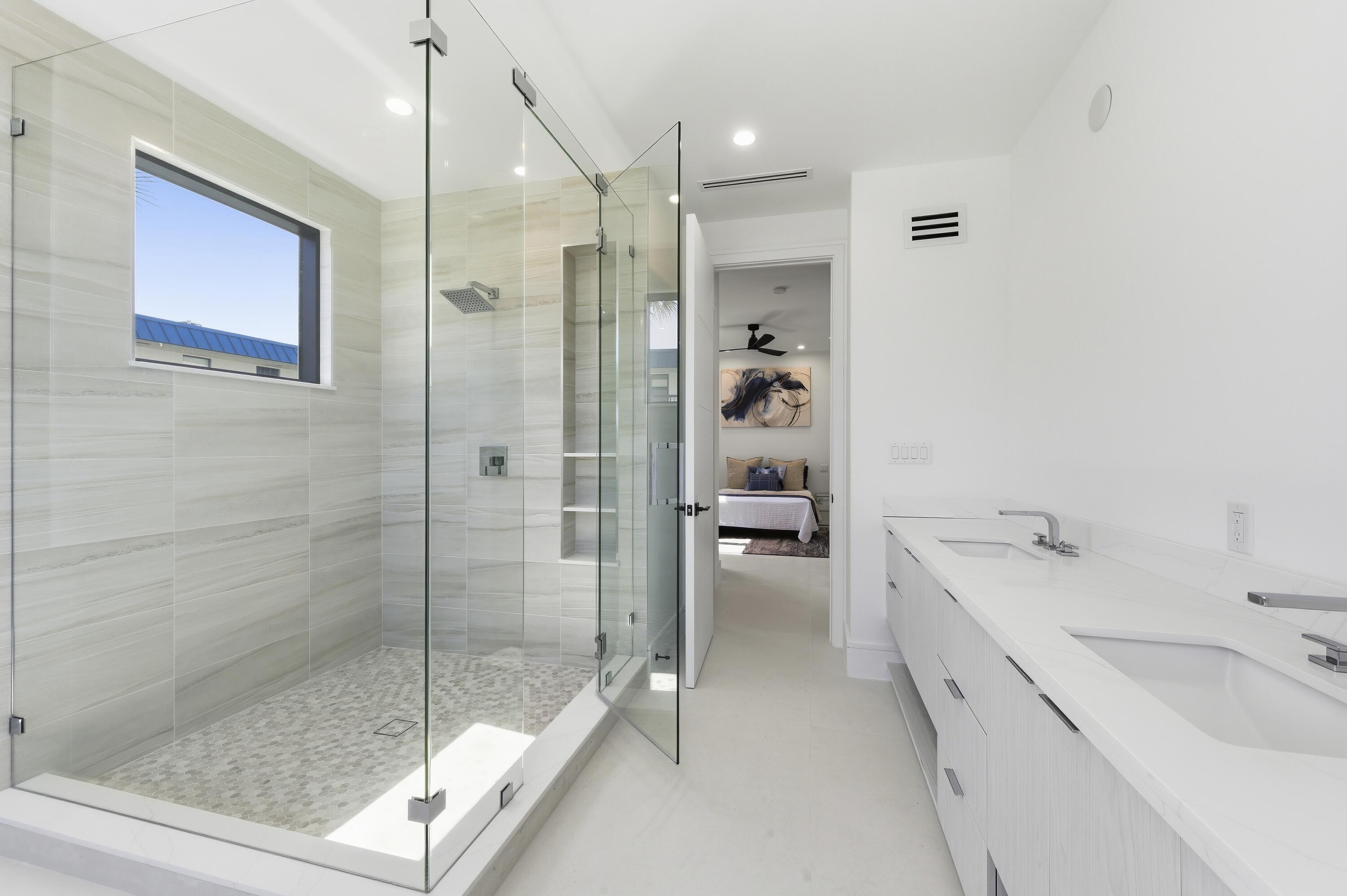 2323 Lake #201, Singer Island FL 33404