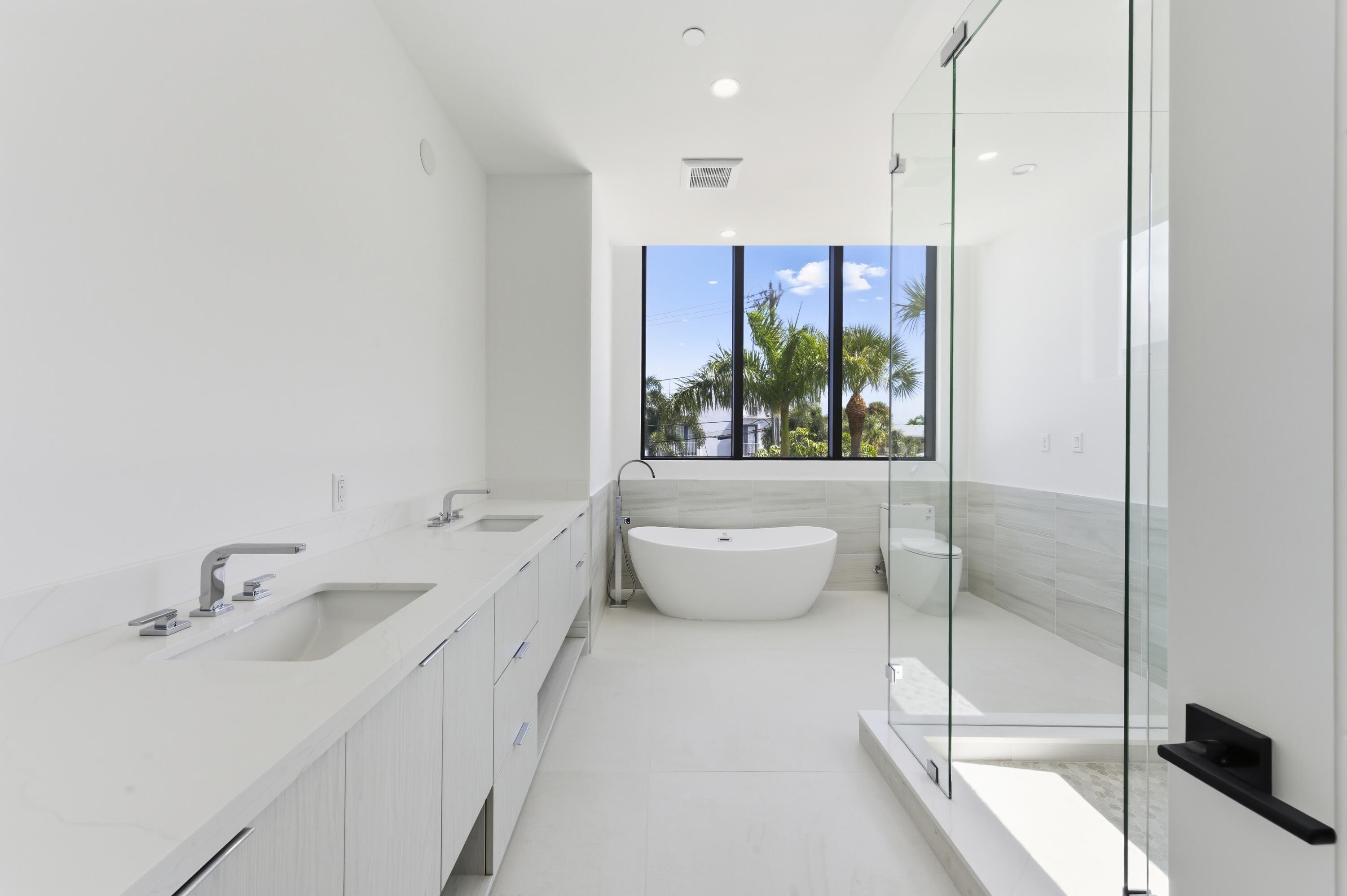 2323 Lake #201, Singer Island FL 33404
