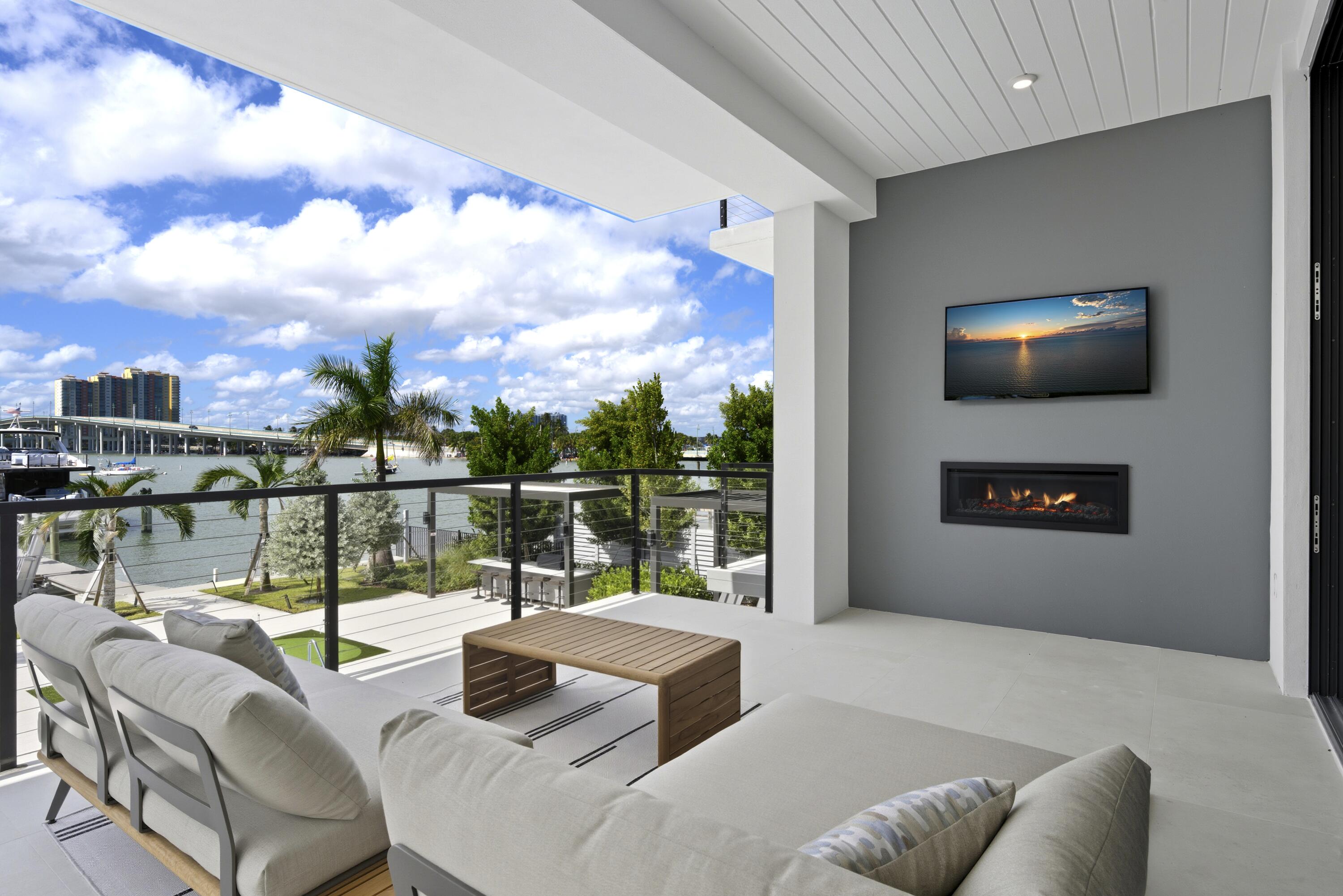 2323 Lake #201, Singer Island FL 33404