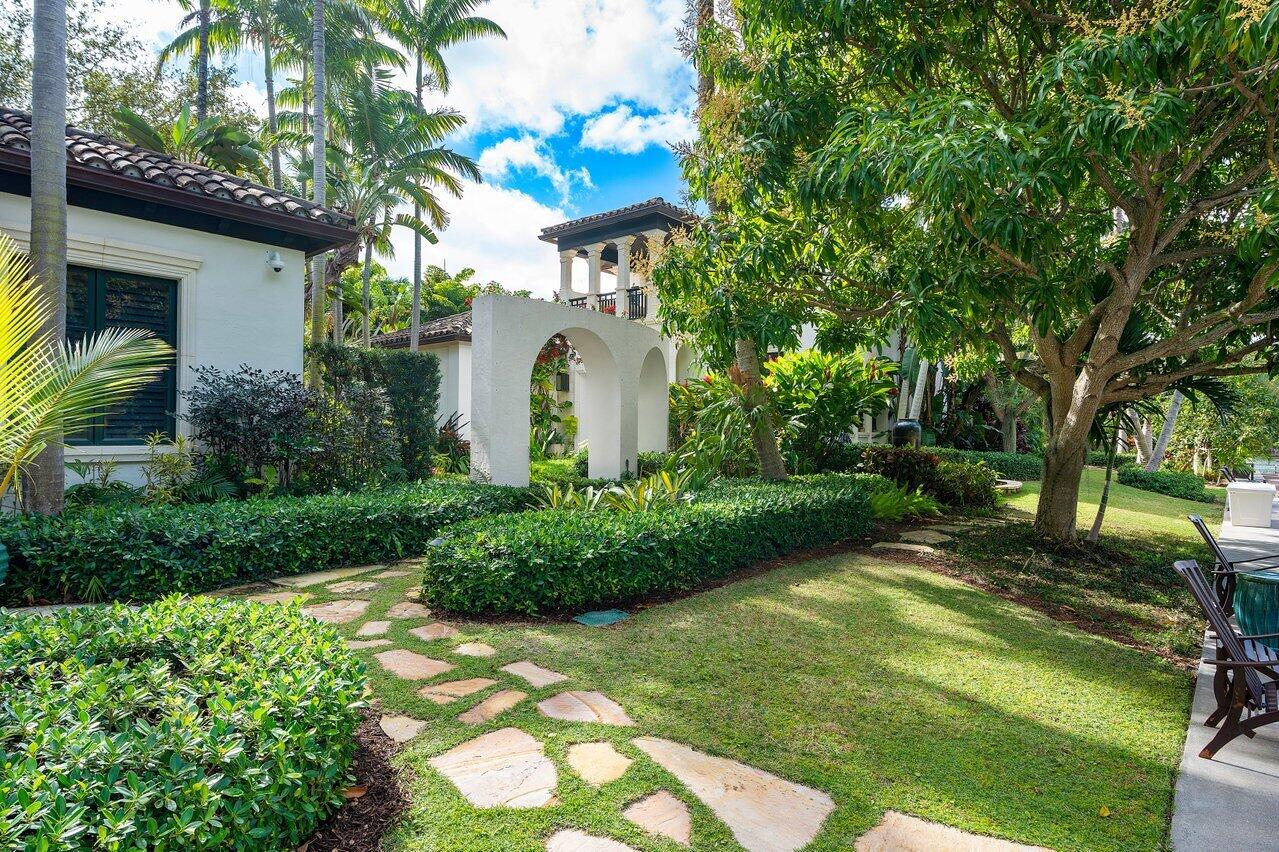 8 Driftwood Landing, Gulf Stream FL 33483