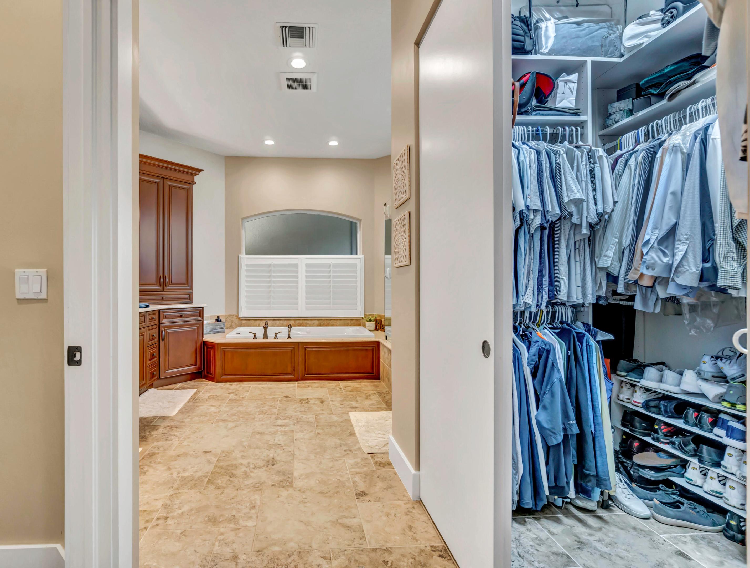 1209 Breakers West, West Palm Beach FL 33411
