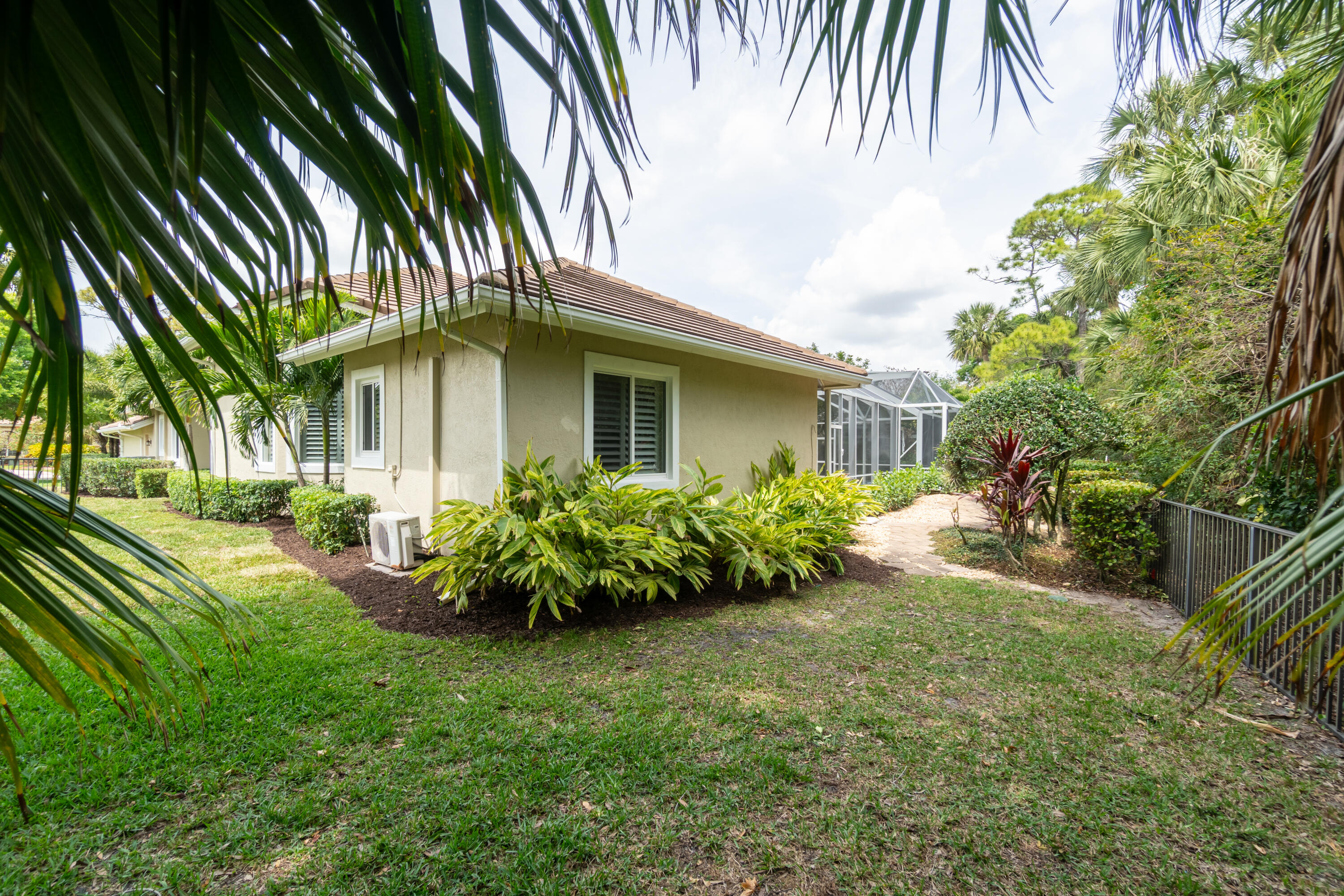 1209 Breakers West, West Palm Beach FL 33411