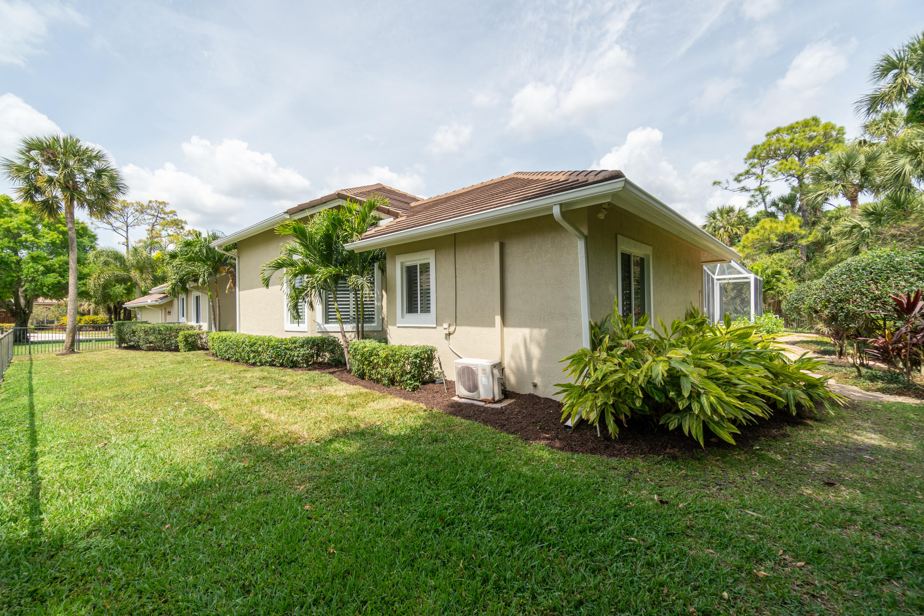 1209 Breakers West, West Palm Beach FL 33411