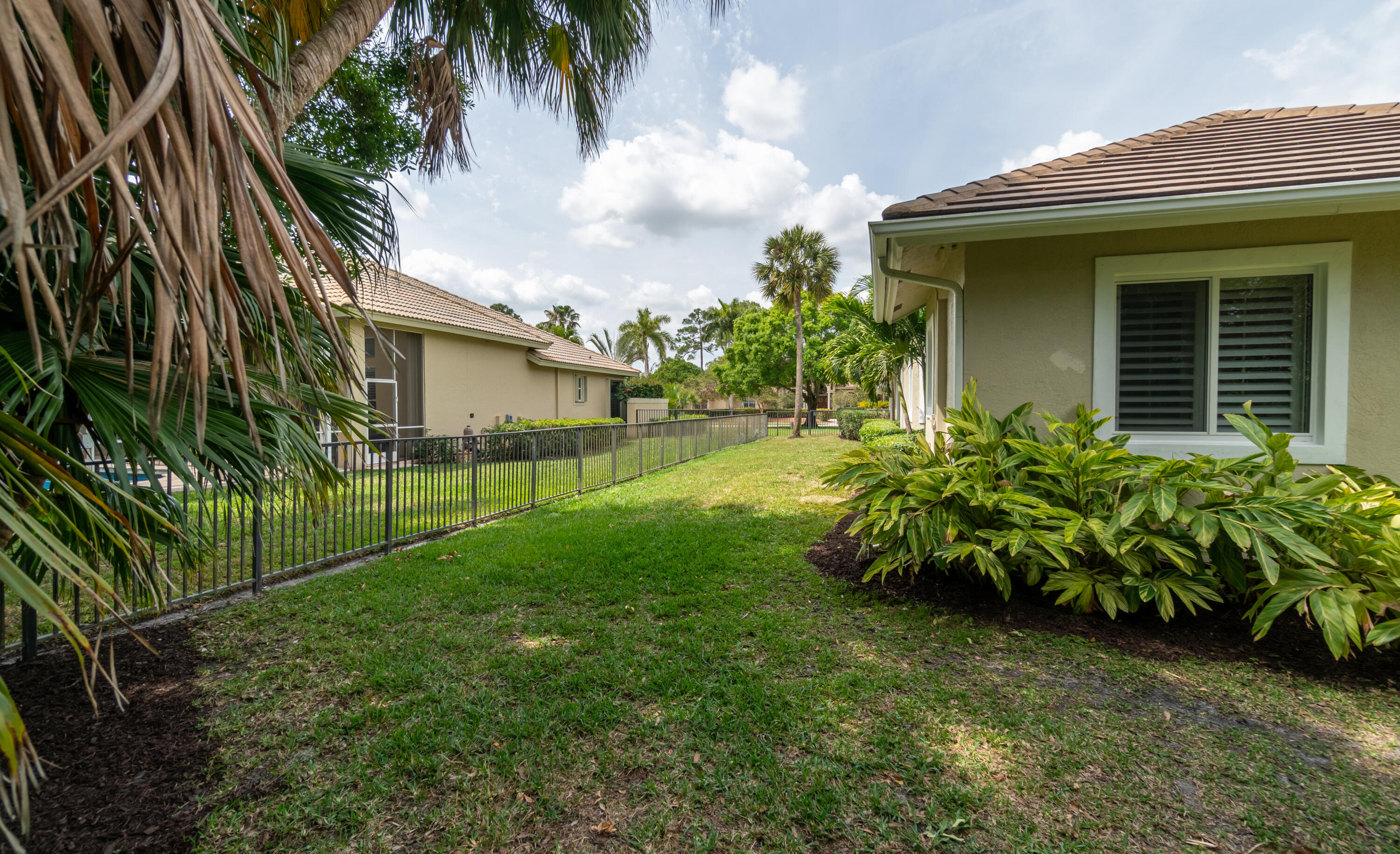 1209 Breakers West, West Palm Beach FL 33411