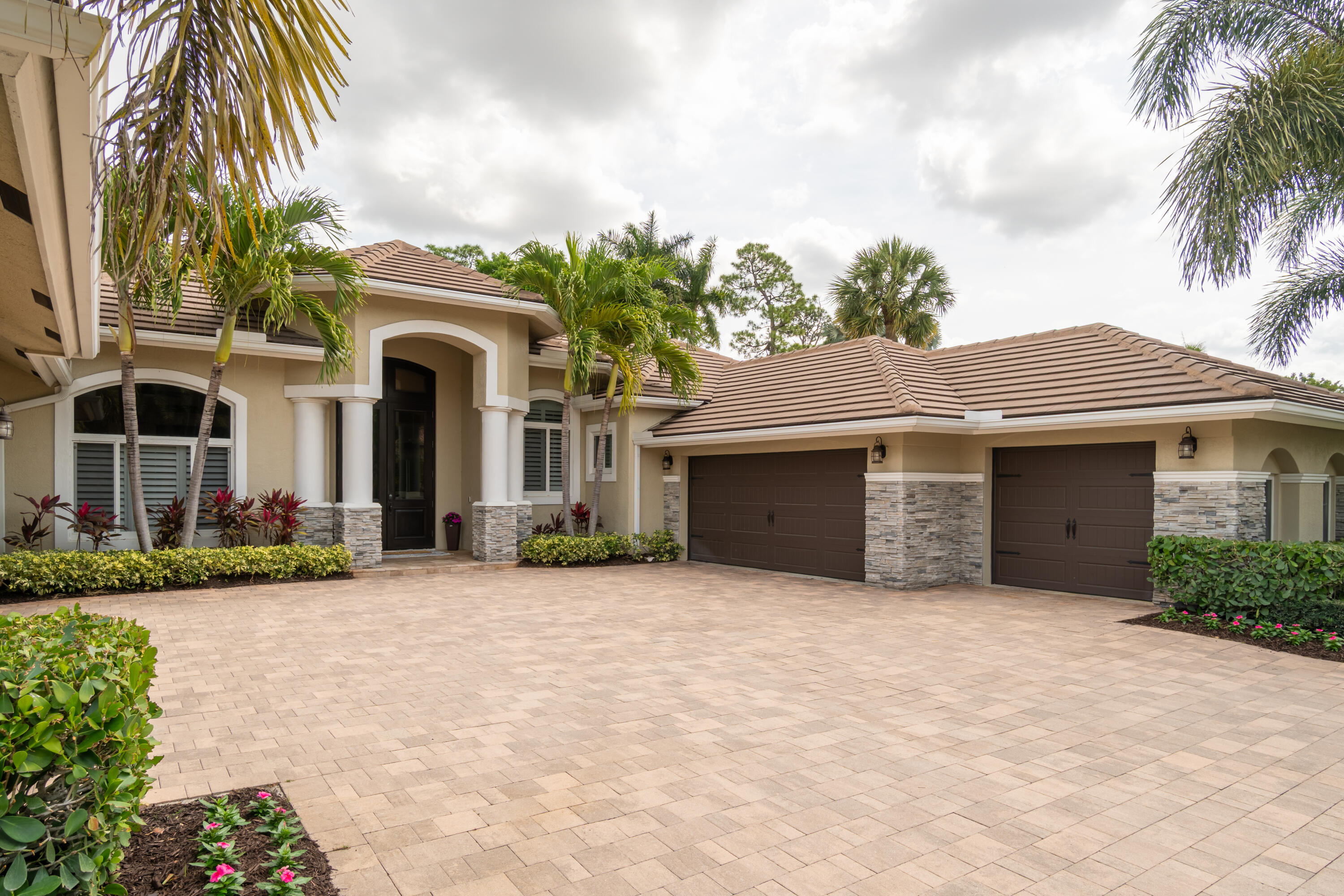 1209 Breakers West, West Palm Beach FL 33411