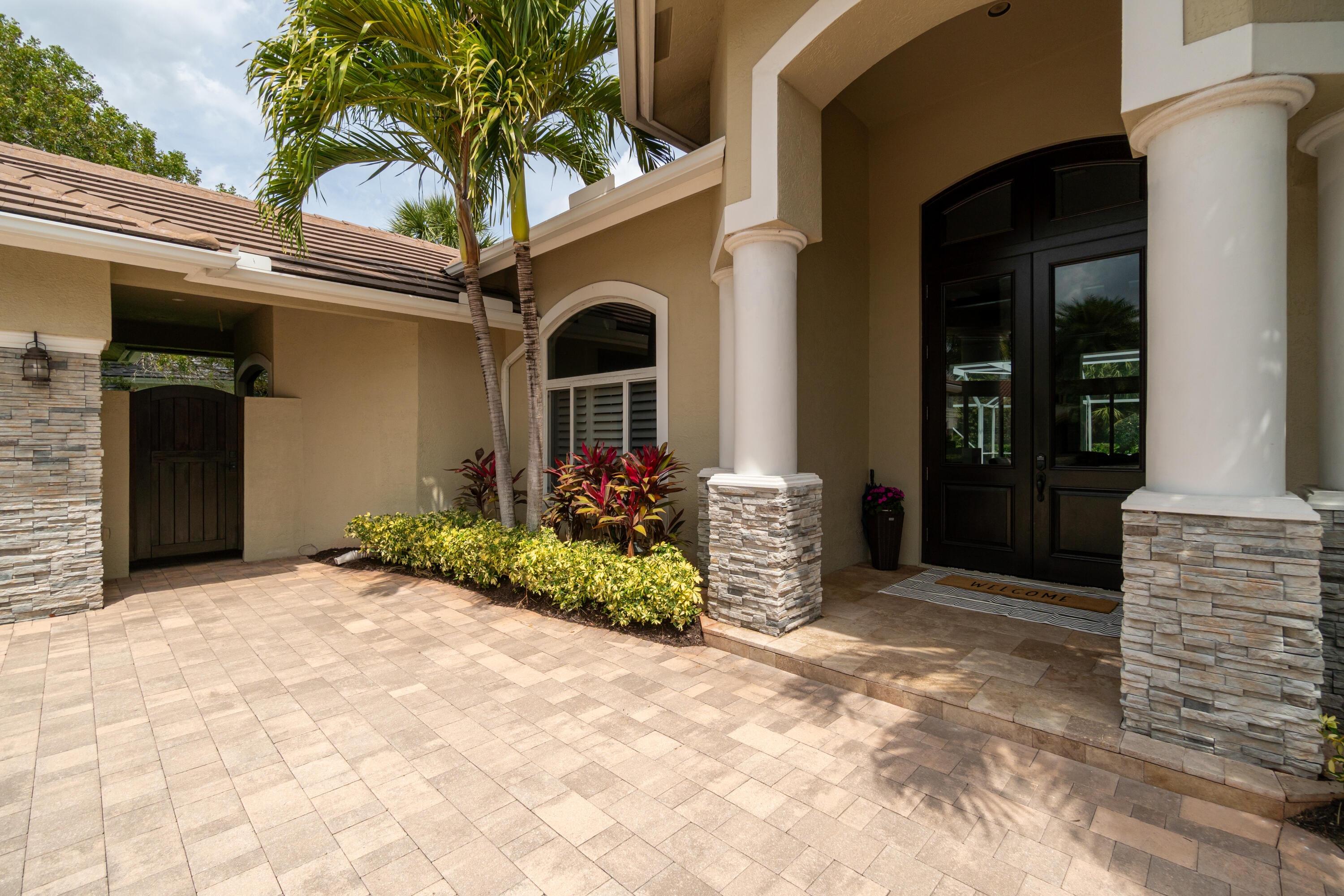 1209 Breakers West, West Palm Beach FL 33411