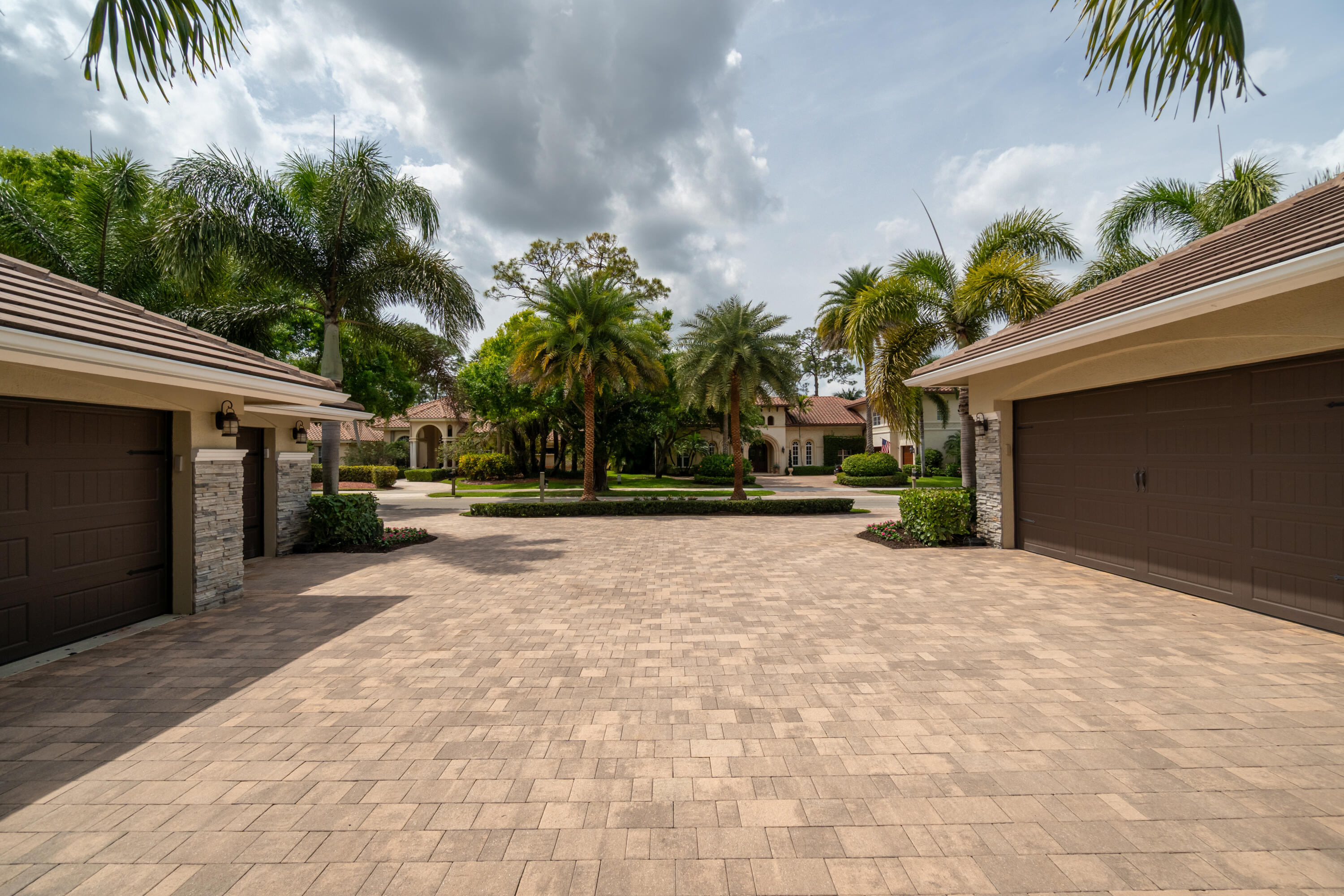 1209 Breakers West, West Palm Beach FL 33411