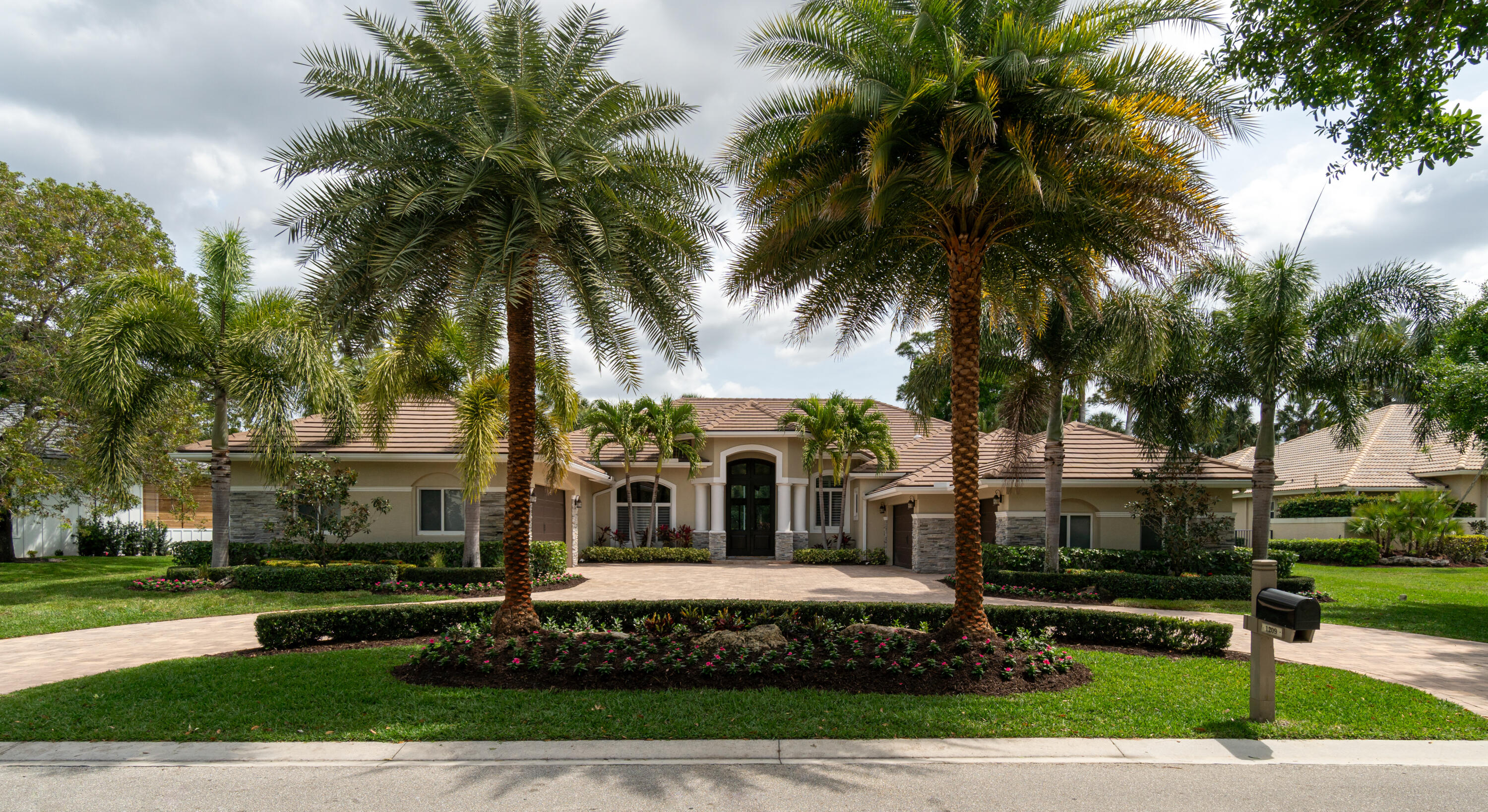 1209 Breakers West, West Palm Beach FL 33411
