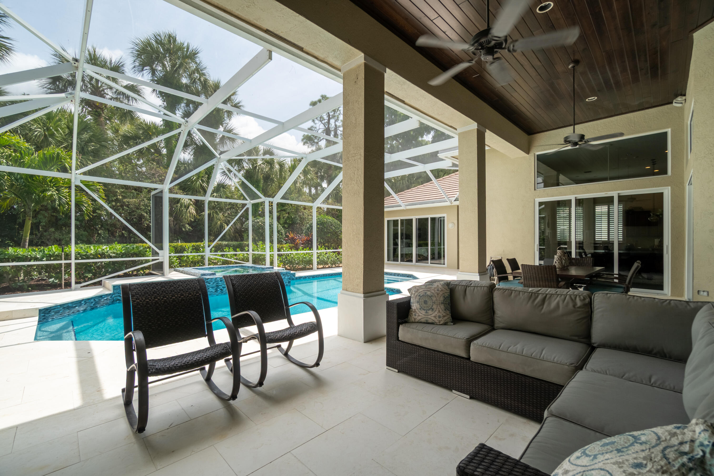 1209 Breakers West, West Palm Beach FL 33411