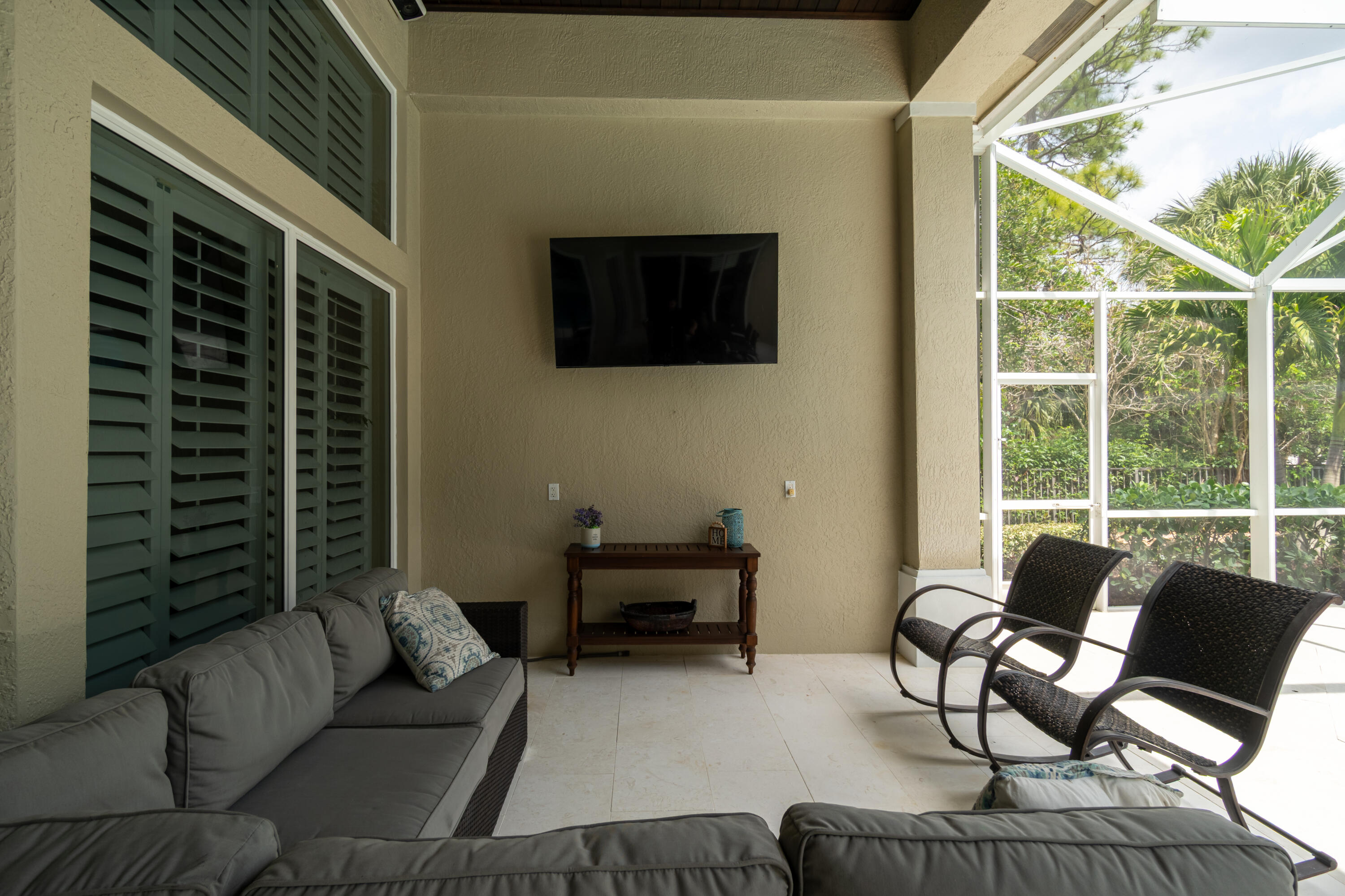 1209 Breakers West, West Palm Beach FL 33411