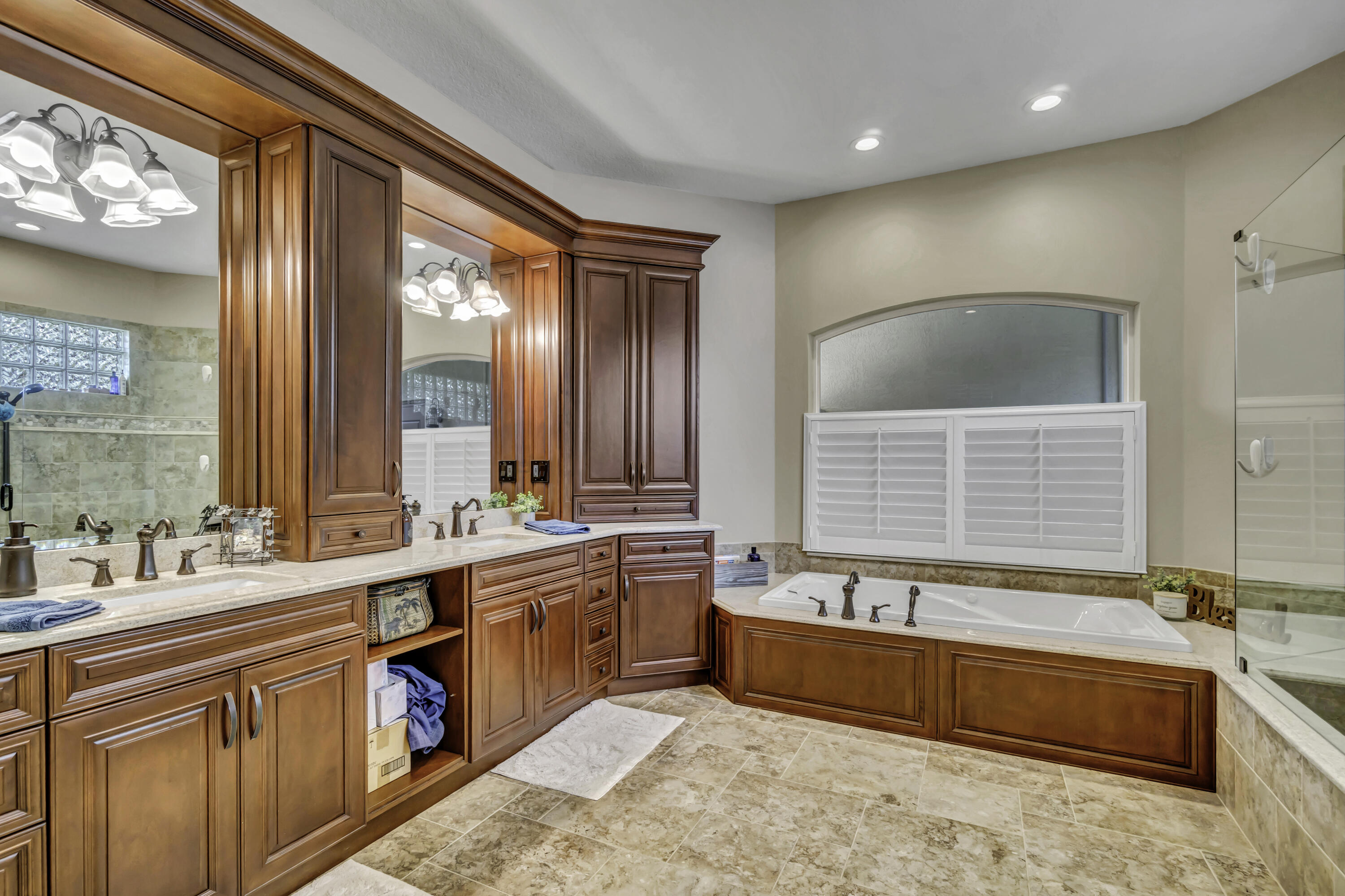 1209 Breakers West, West Palm Beach FL 33411