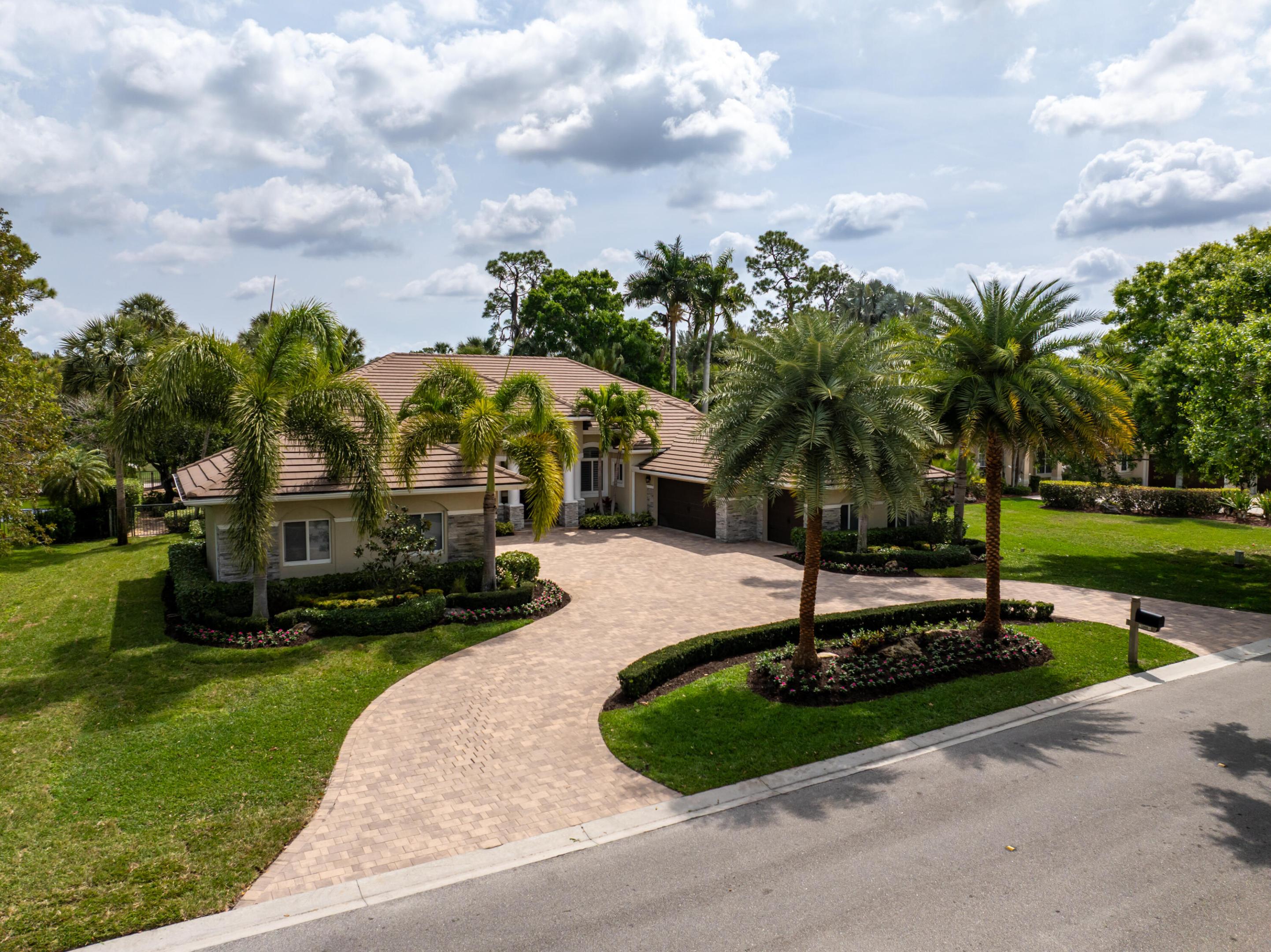 1209 Breakers West, West Palm Beach FL 33411