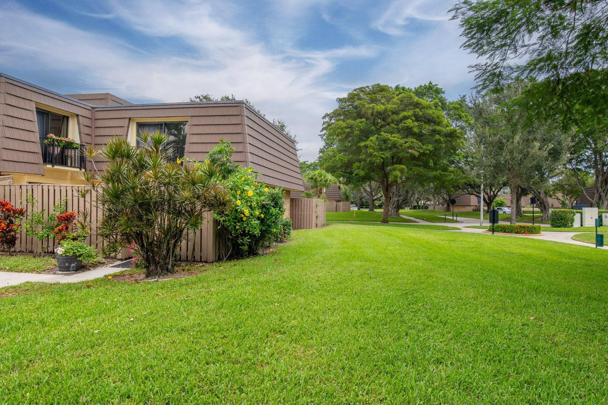 1208 12th Court, Palm Beach Gardens FL 33410