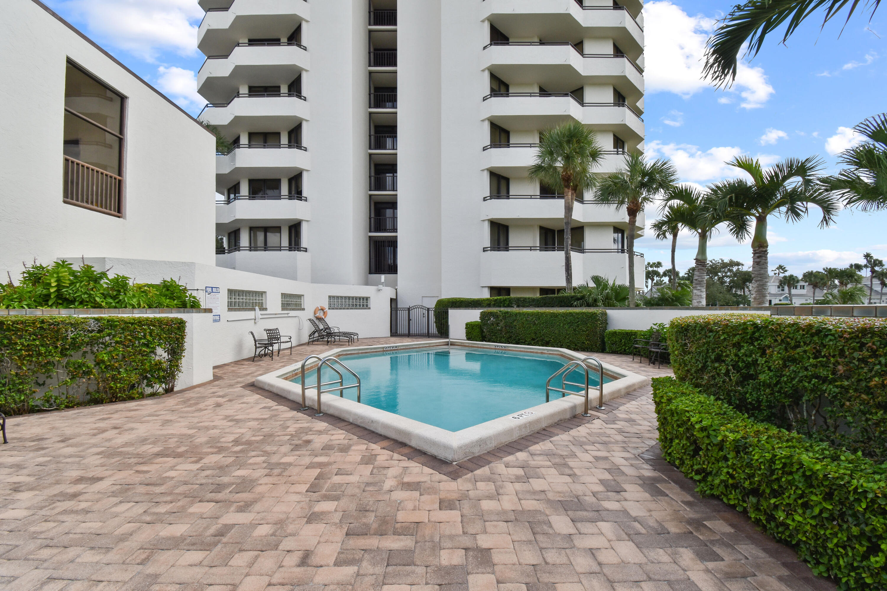 3322 Casseekey Island #302, Jupiter FL 33477
