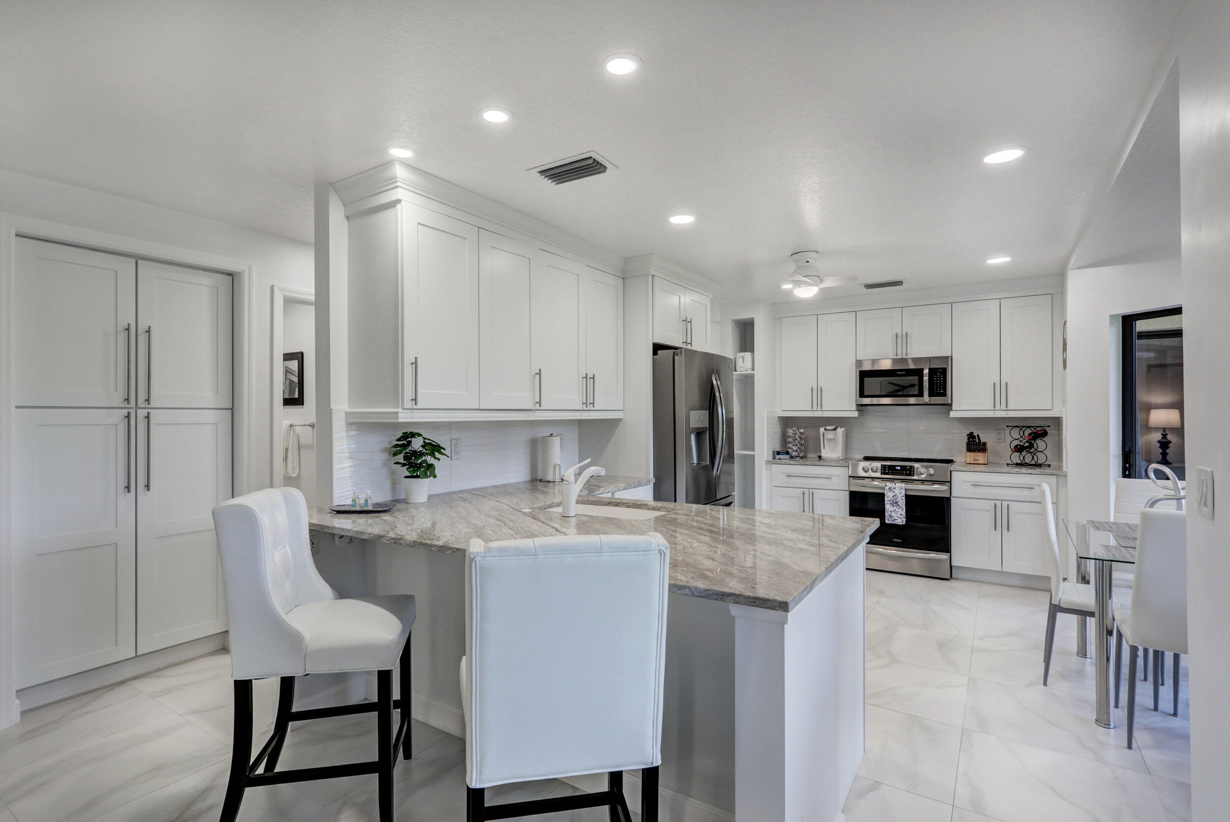 6 Lexington #D, Palm Beach Gardens FL 33418