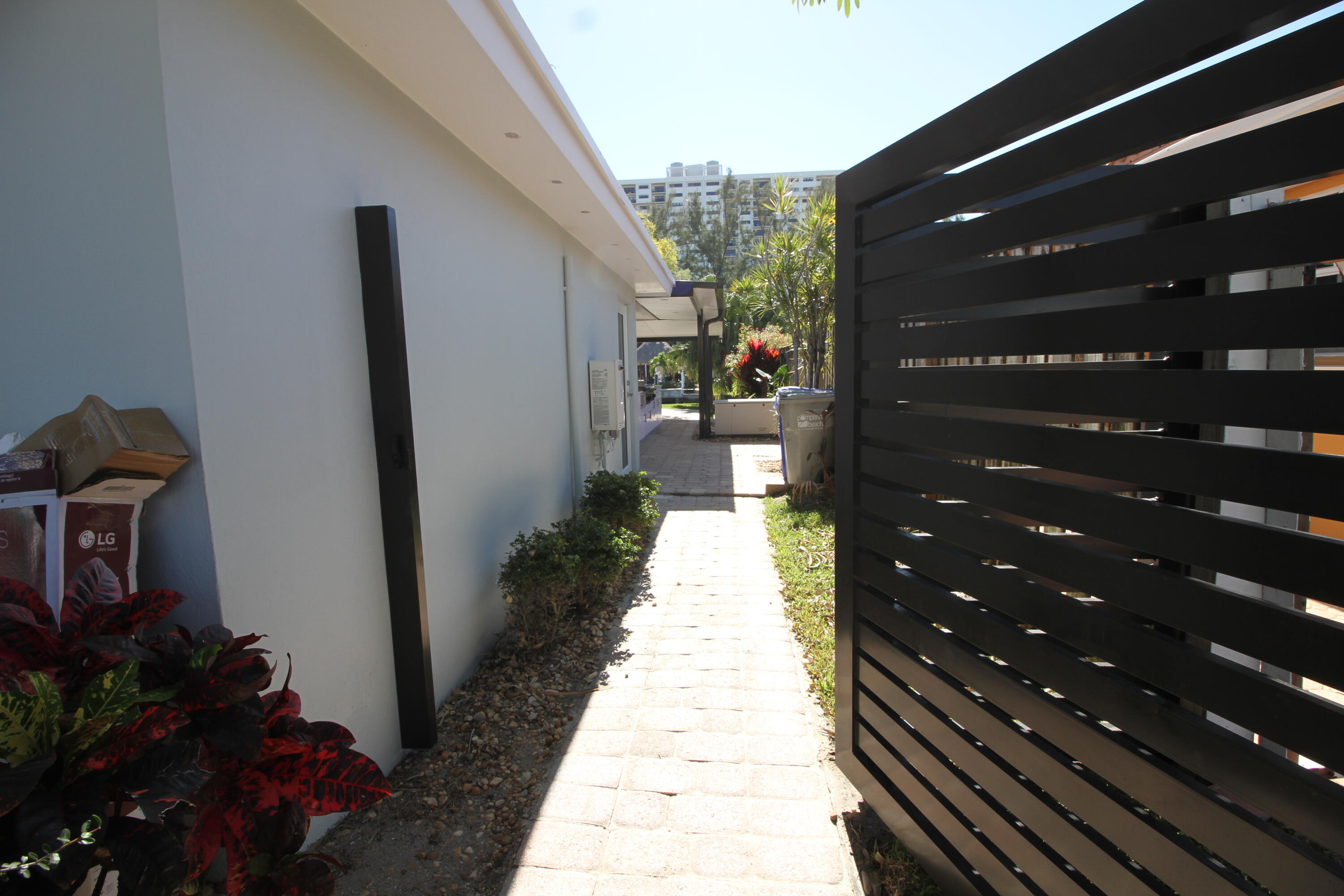 2548 SE 14th #2548 Se 14th St, Pompano Beach FL 33062