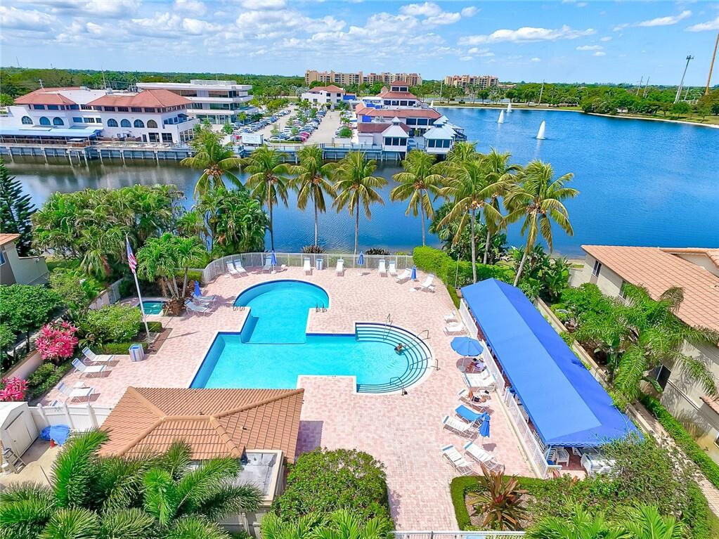 6809 Via Regina, Boca Raton FL 33433