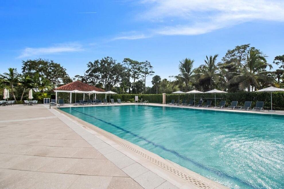 9158 Heathridge, West Palm Beach FL 33411