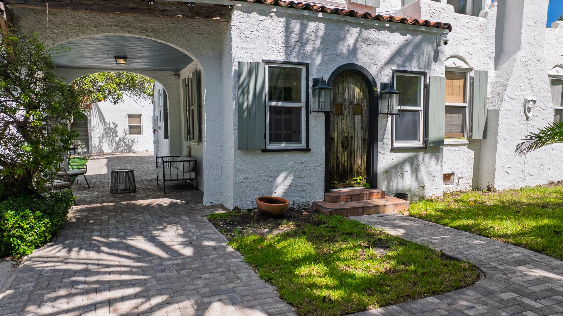 717 Forest Hill, West Palm Beach FL 33405