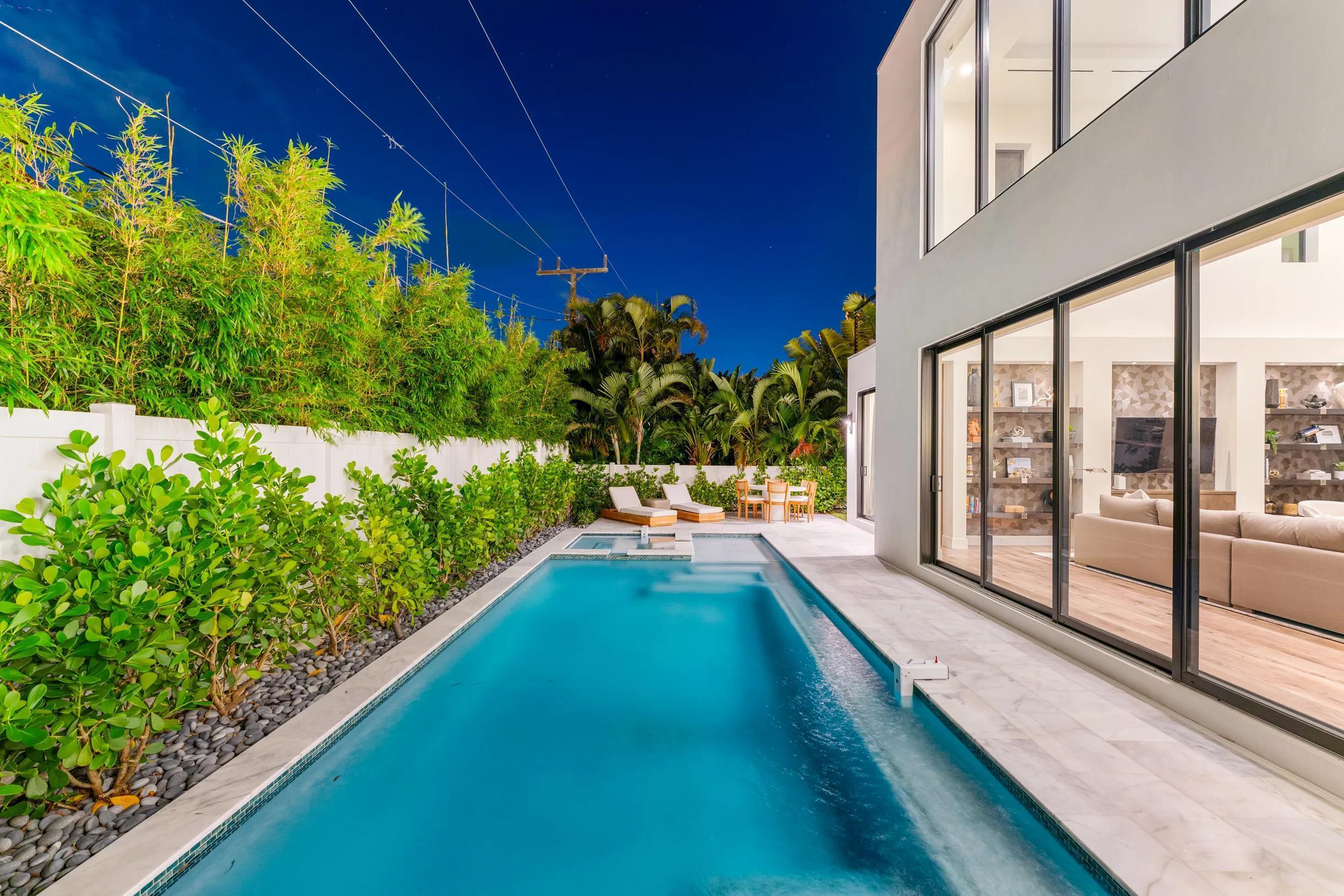 214 28th, West Palm Beach FL 33407