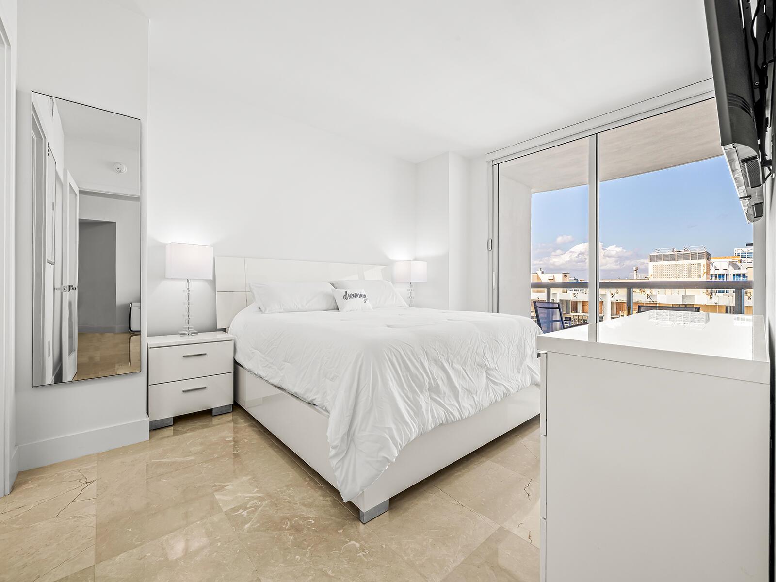 6365 Collins Avenue #1911, Miami Beach FL 33141