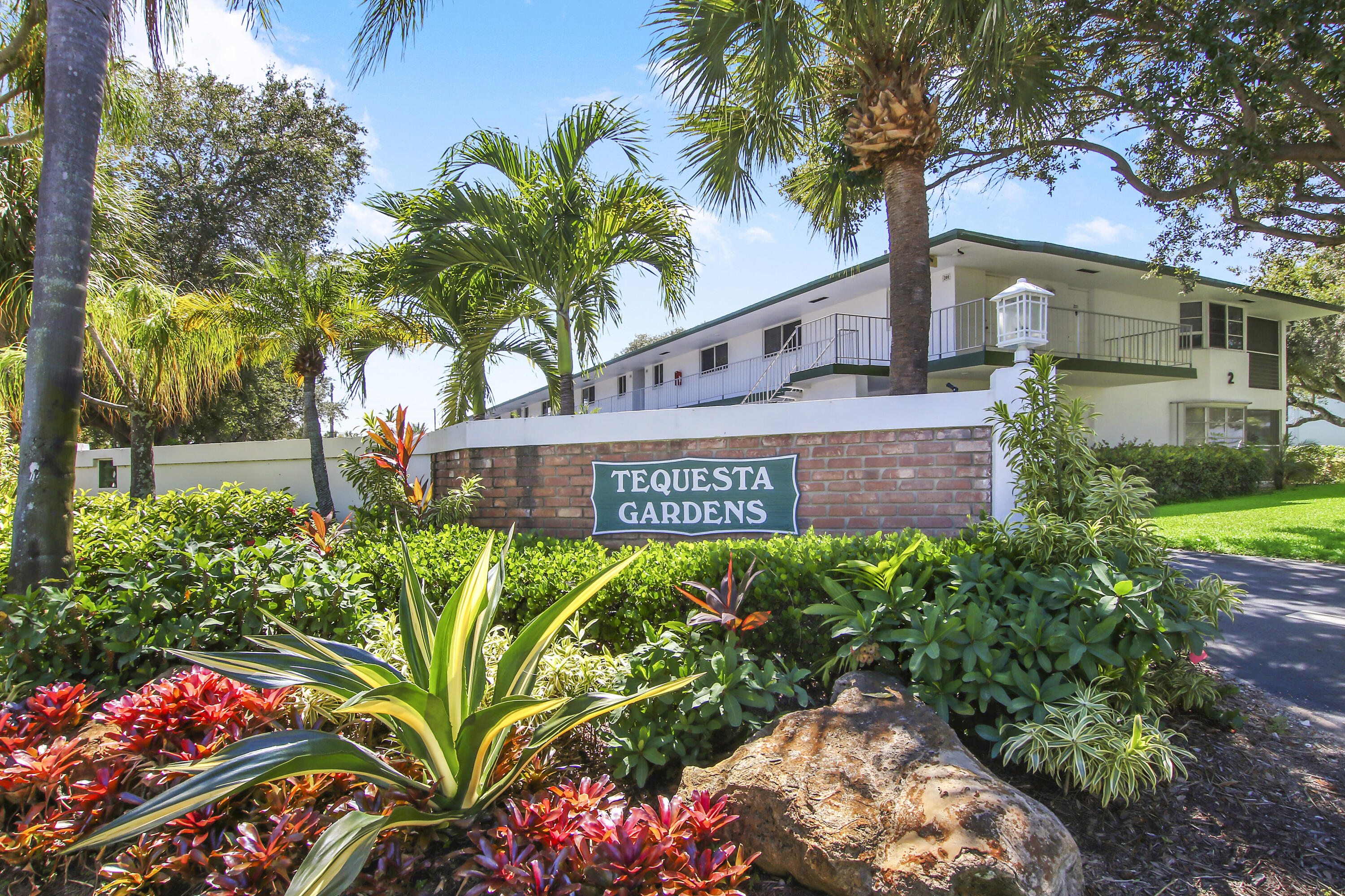 4 Garden #101, Tequesta FL 33469