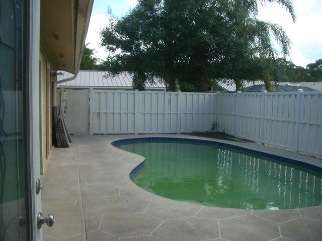 5374 Eagle Lake Drive, Palm Beach Gardens FL 33418