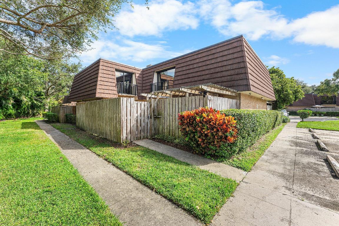1214 12th, Palm Beach Gardens FL 33418