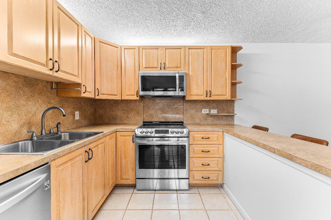 1214 12th, Palm Beach Gardens FL 33418