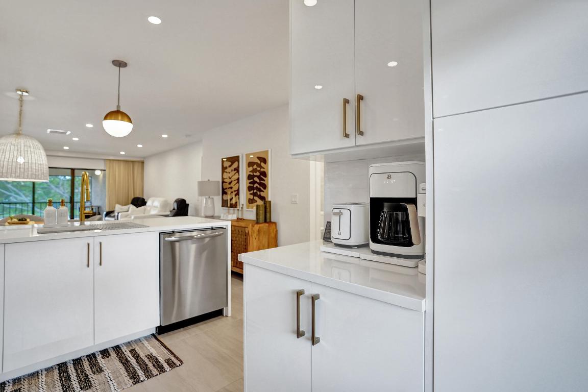 9293 Vista Del Lago #15f, Boca Raton FL 33428