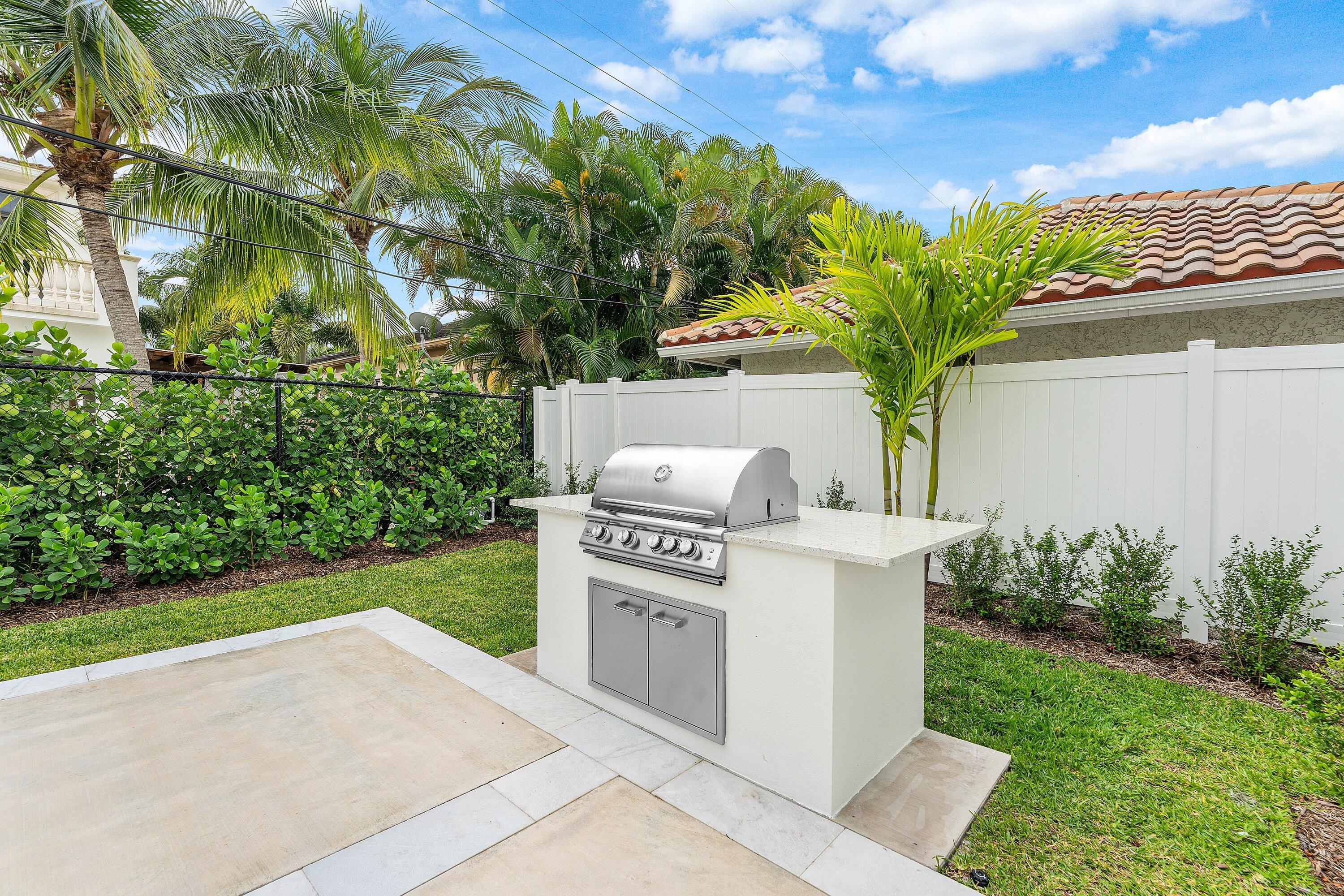 498 NE 6th, Boca Raton FL 33432