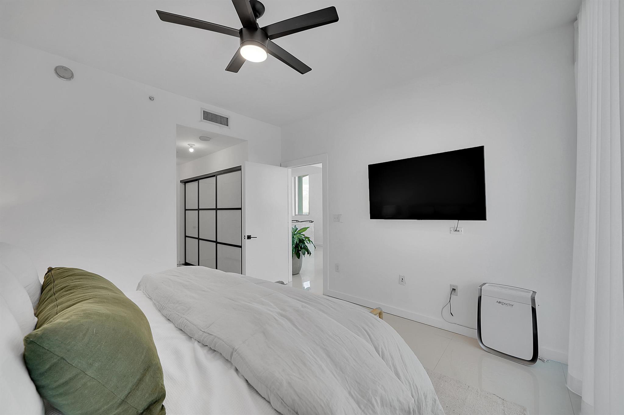 900 Biscayne Boulevard #4812, Miami FL 33132