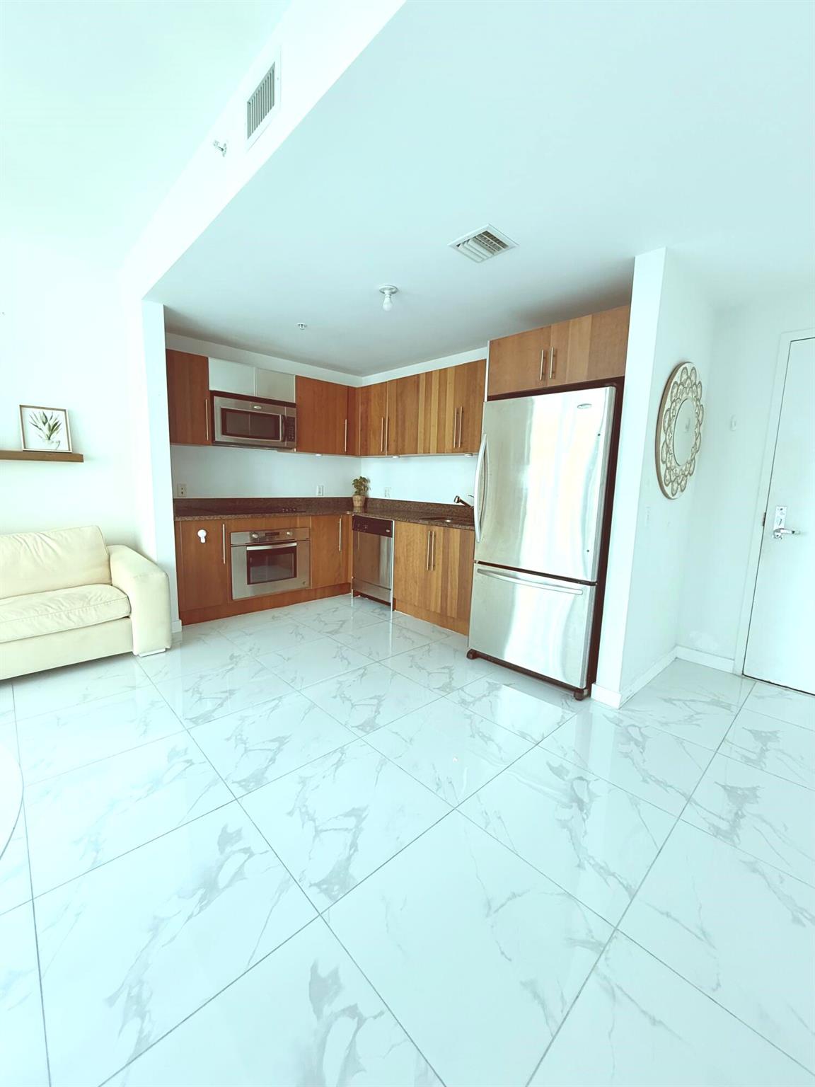 300 S Biscayne Boulevard #T-2209, Miami FL 33131