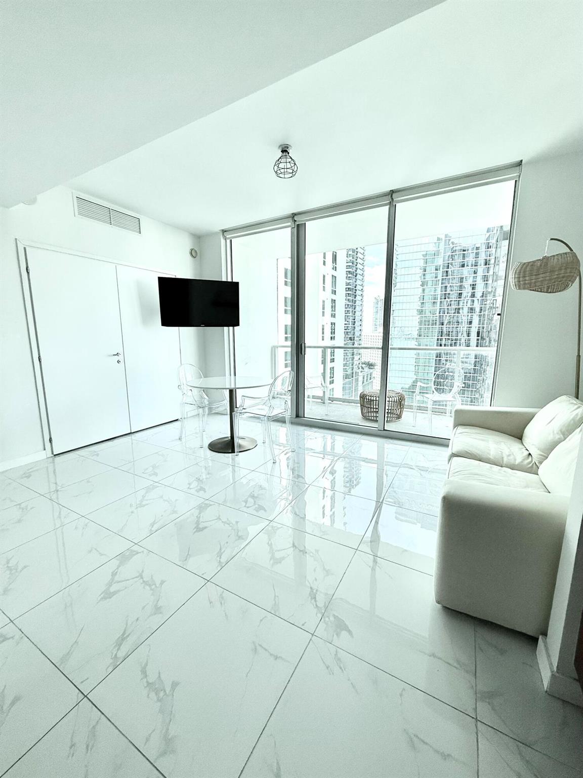 300 S Biscayne Boulevard #T-2209, Miami FL 33131