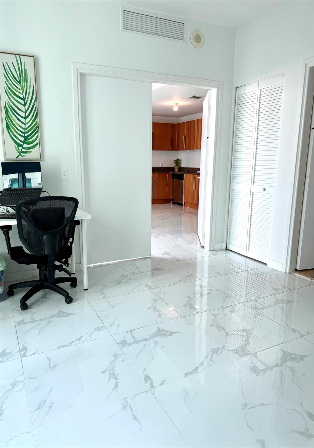 300 S Biscayne Boulevard #T-2209, Miami FL 33131