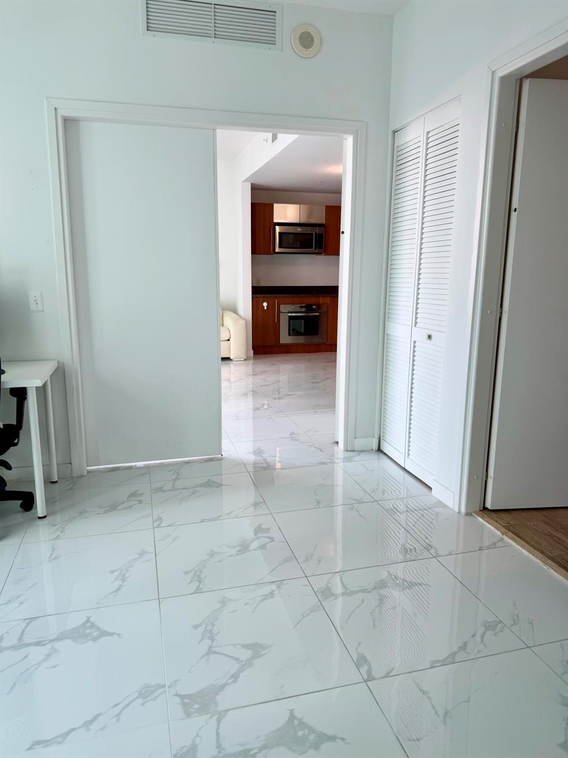 300 S Biscayne Boulevard #T-2209, Miami FL 33131