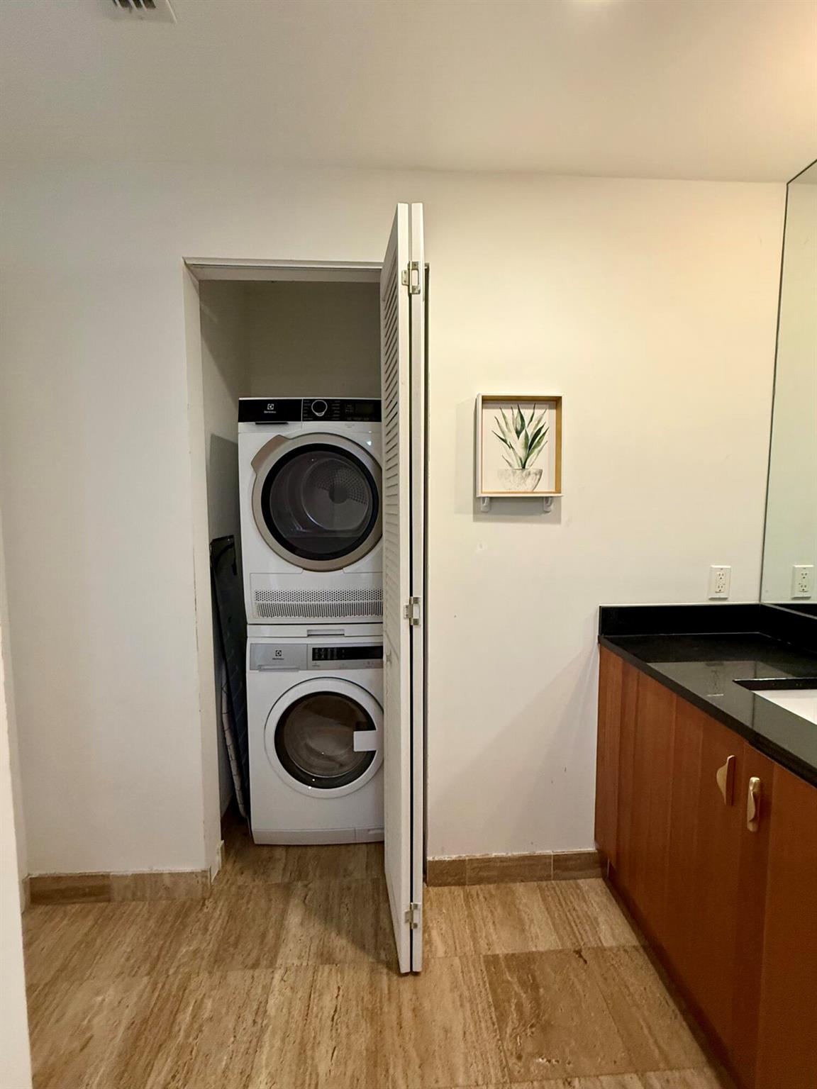 300 S Biscayne Boulevard #T-2209, Miami FL 33131