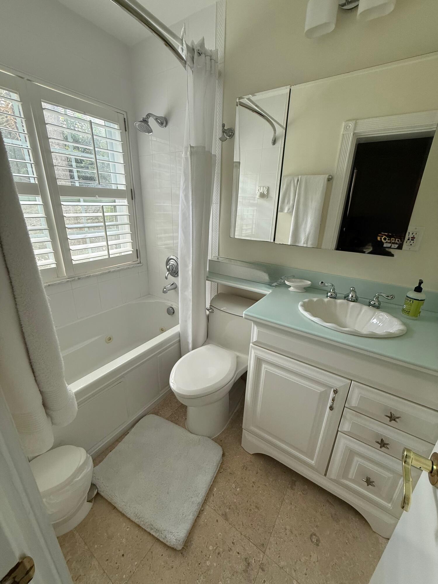 222 Miraflores, Palm Beach FL 33480