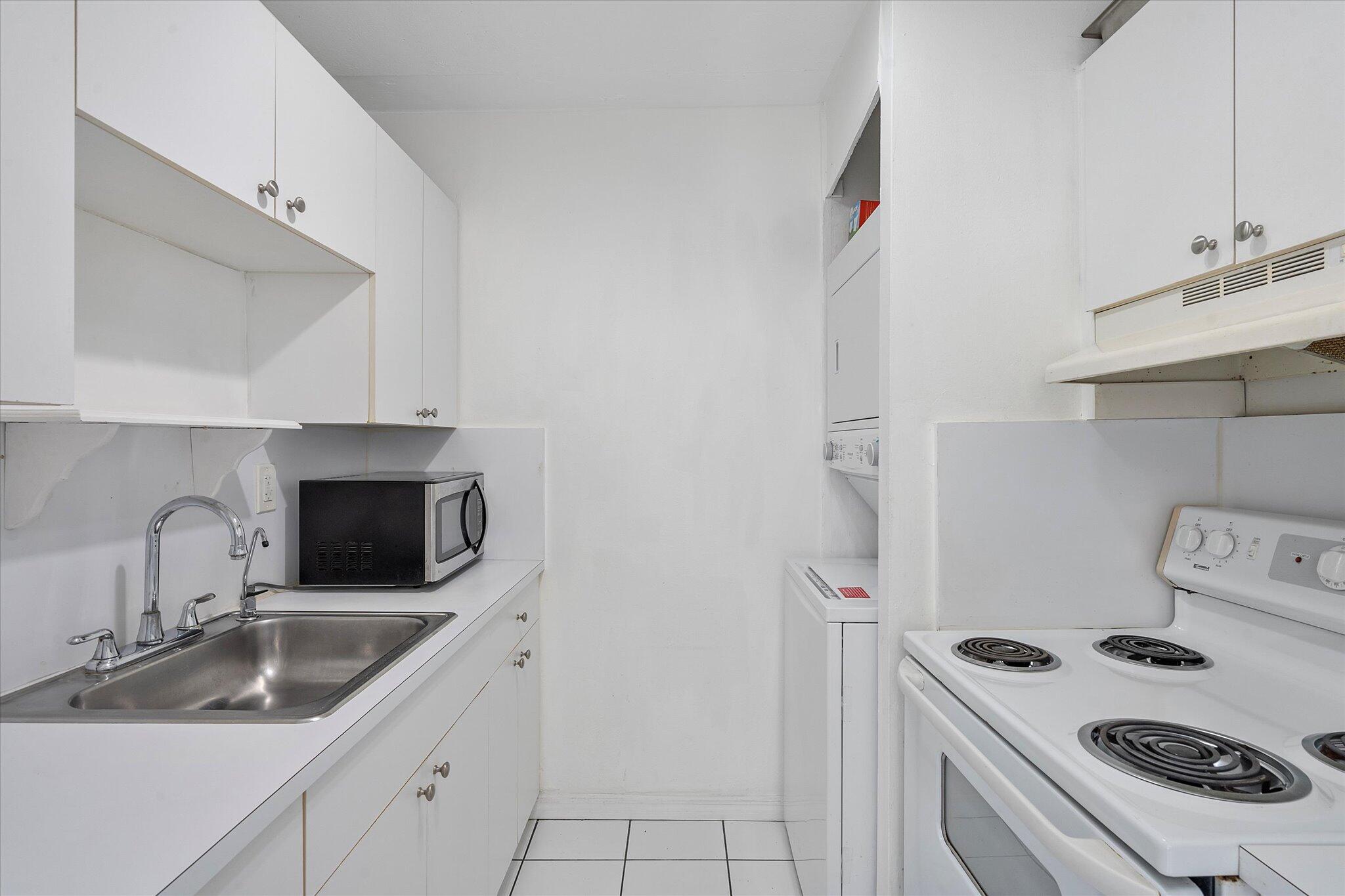 2138 SW 6th #301, Miami FL 33135