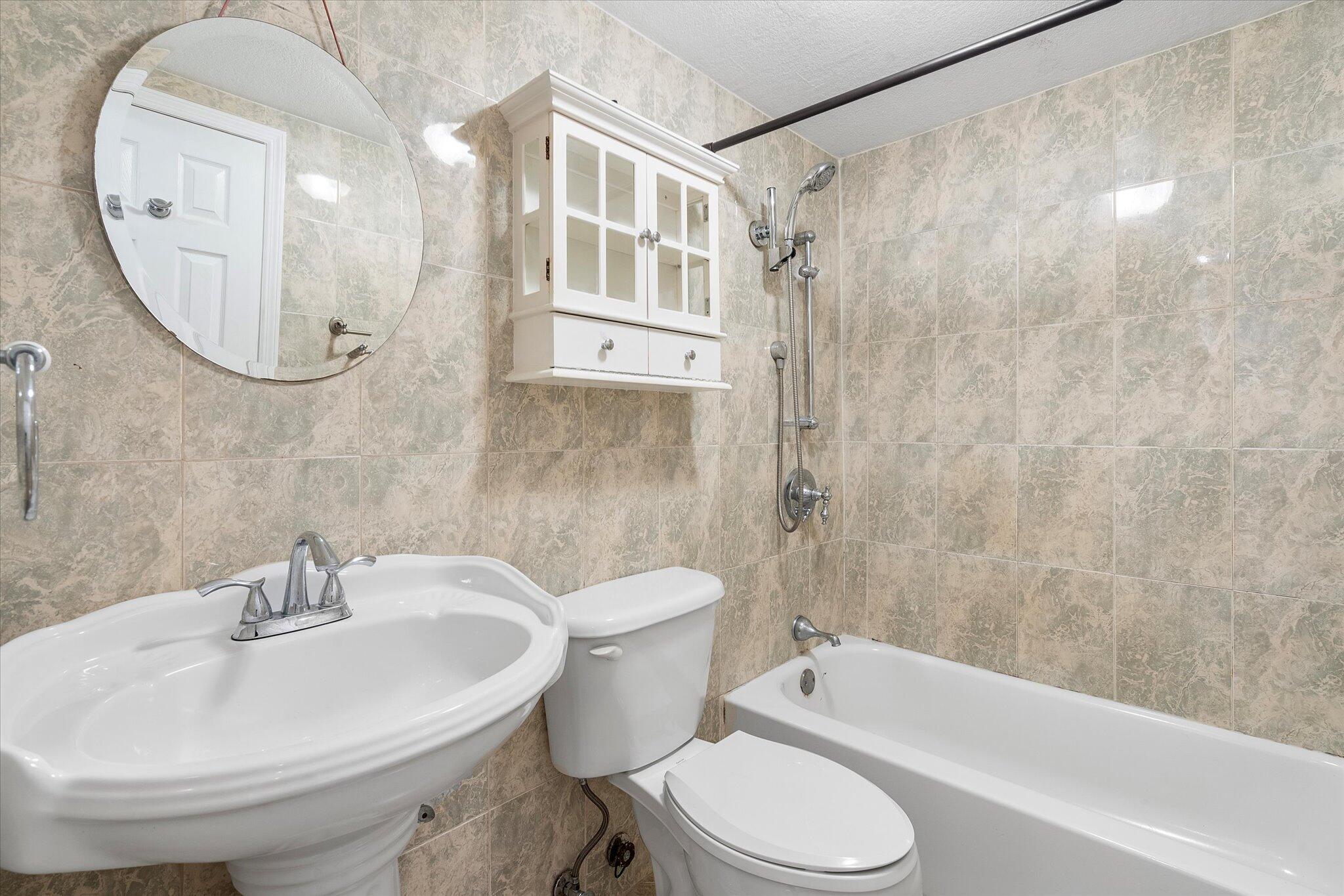 2138 SW 6th #301, Miami FL 33135