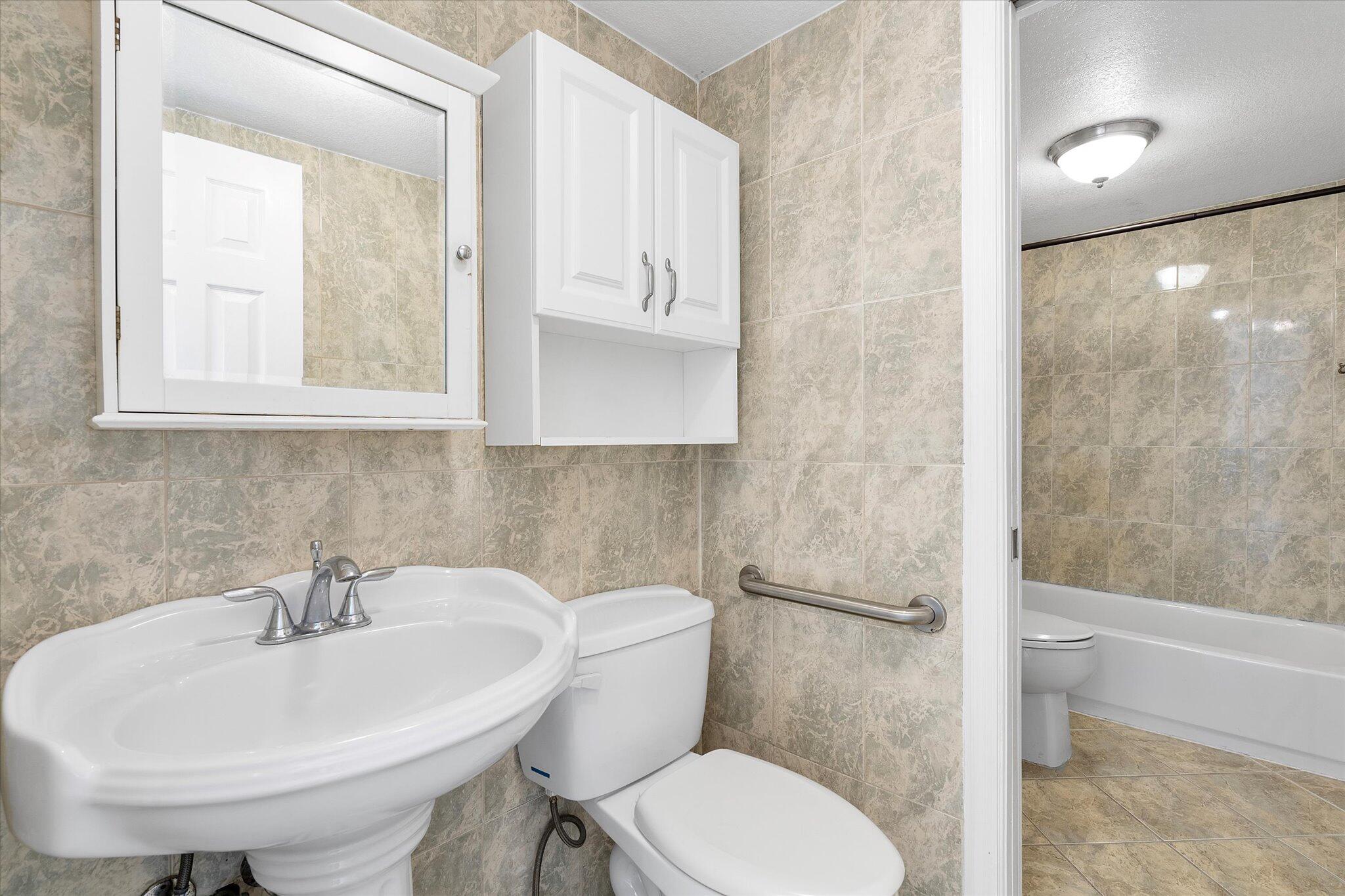 2138 SW 6th #301, Miami FL 33135
