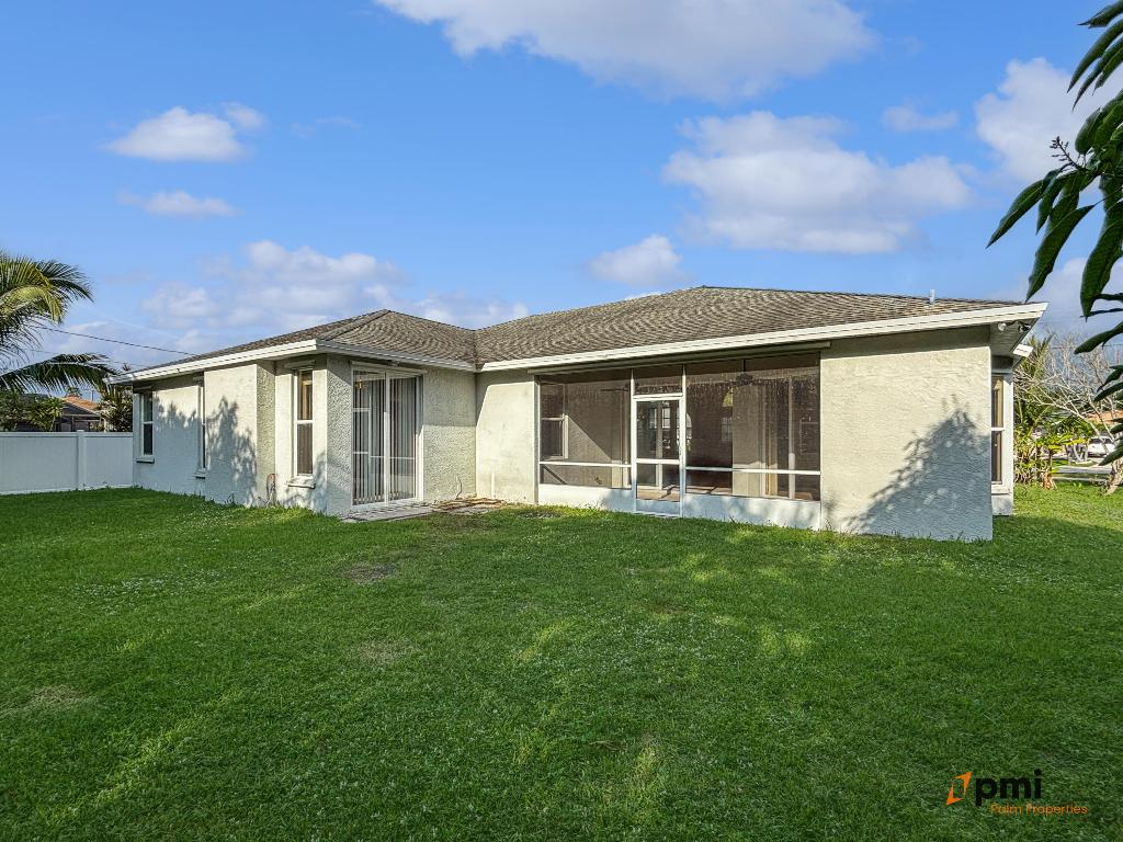 2820 SE Melaleuca, Port St Lucie FL 34952