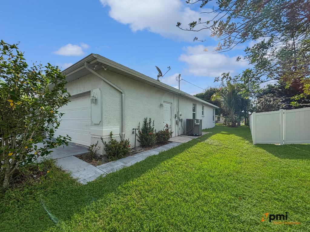 2820 SE Melaleuca, Port St Lucie FL 34952
