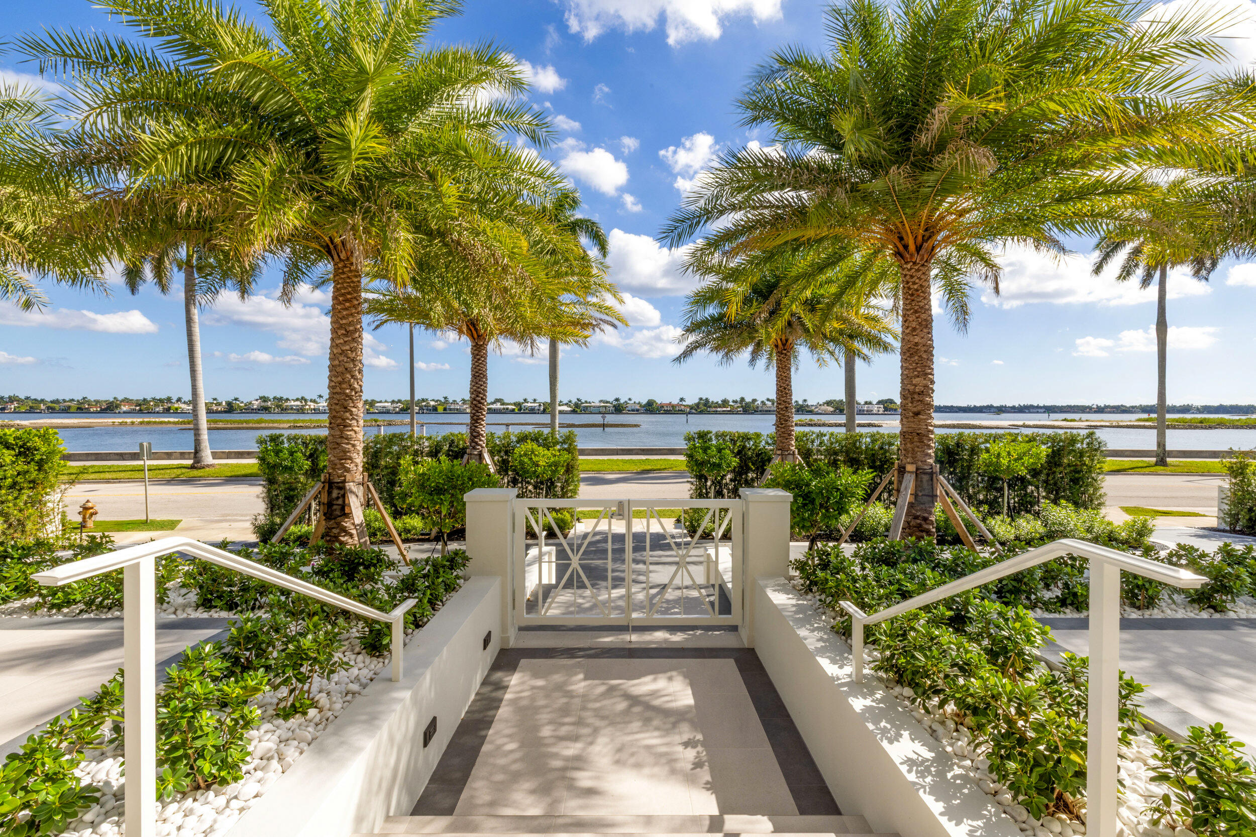 2415 S Flagler, West Palm Beach FL 33401
