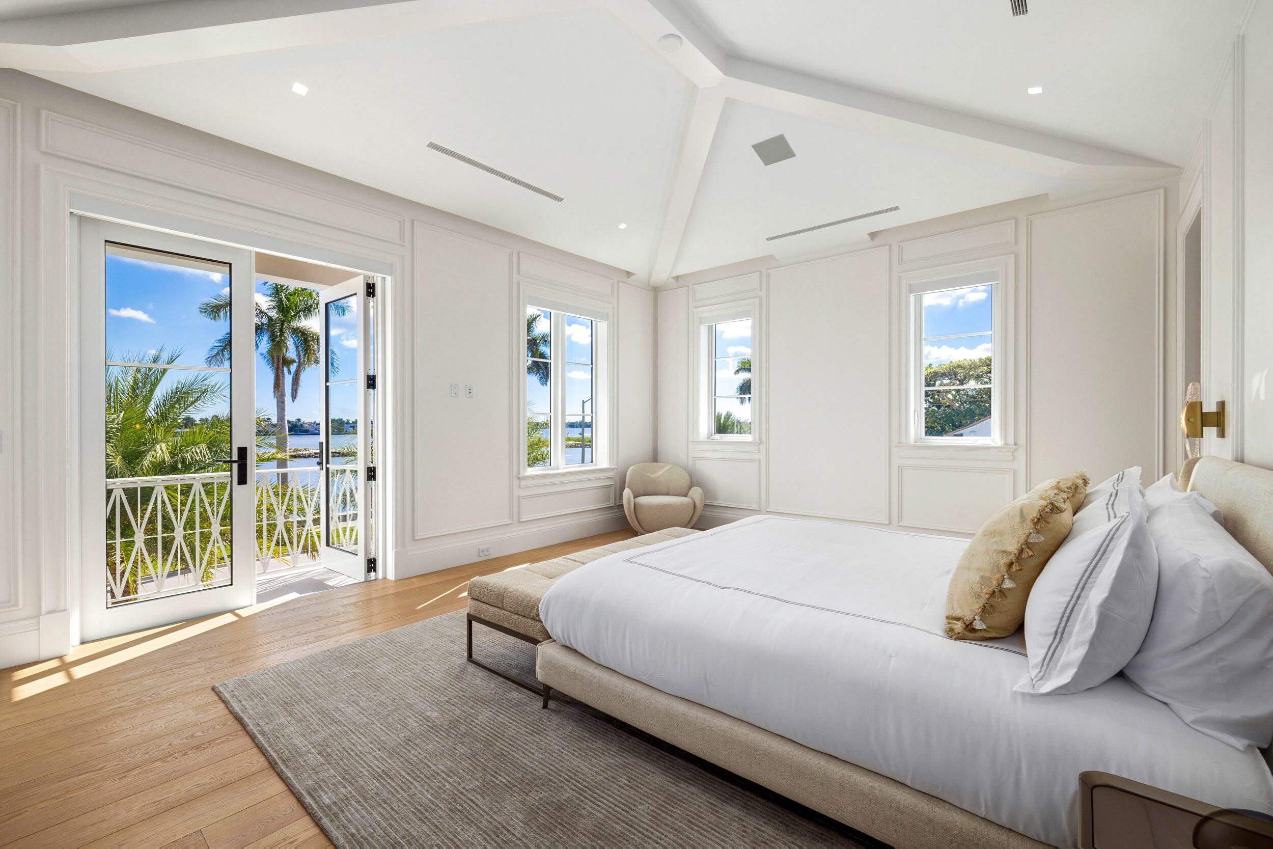2415 S Flagler, West Palm Beach FL 33401