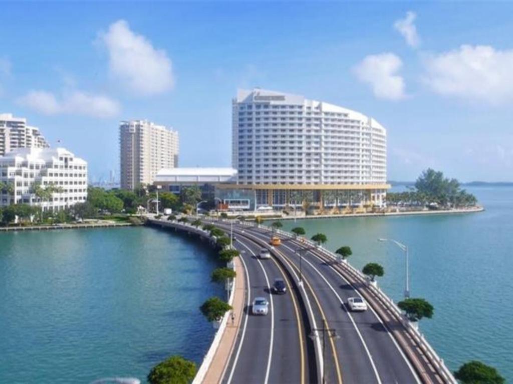 520 Brickell Key #A-1200, Miami FL 33131