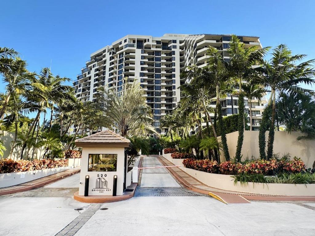 520 Brickell Key #A-1200, Miami FL 33131